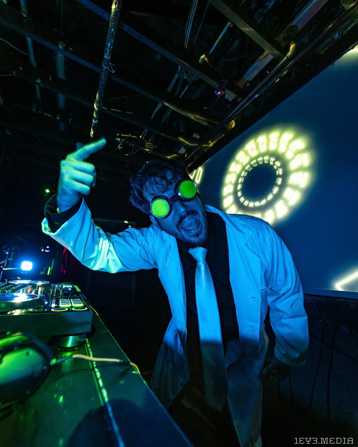 THIS IS THE SOUND OF THE UNDERGROUND 🟢👨🏻&zwj;🔬🟢

@foxtheatreco SUPPORT FOR @riotmusic ✅
@theblackbox5280 DEBUT WITH @socialkidmusic ✅

Where do you want to see the mad scientist pop up next???

📸: @1ey3.media 

#denver #edm #bassmusic #midtempo