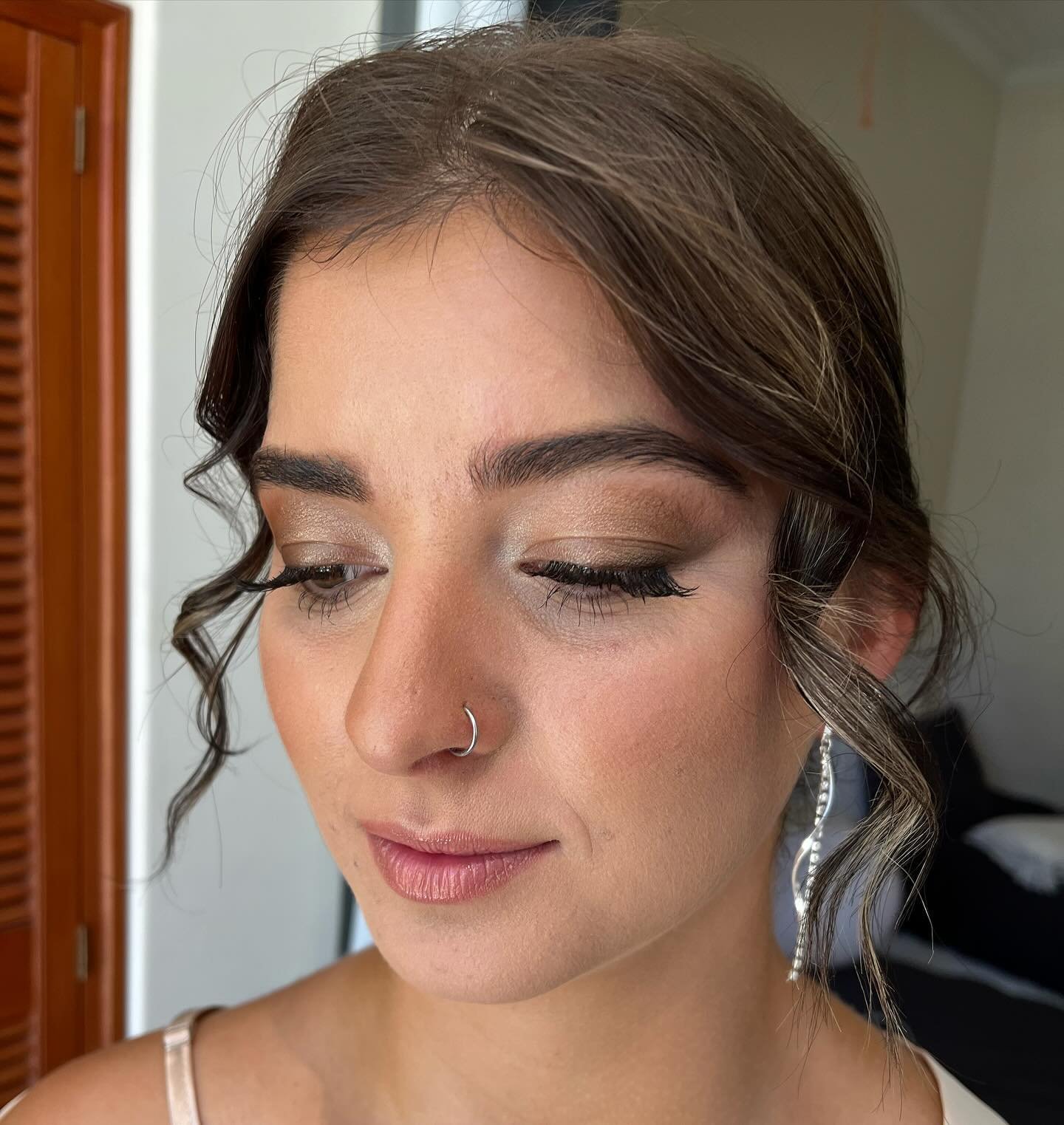 Basically got a whole album of makeup photos I forgot to post. Is it just me or does every MA have this?! 

A bit of a soft bronze glam for bridesmaid Chels⚡️

. . . . . 
#makeupartist #epmakeupartist #bridalmakeupartist #bridalmakeup #formalmakeup #