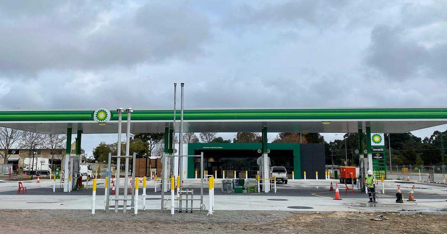 BP Piara Waters painting works are completed and it will be opening soon! ✅
.
.
.
#classiccontractors #perthpainters #commercialpainters #duluxaccreditedpainters #awardwinningpainters #bp #piarawaters #fuelstation