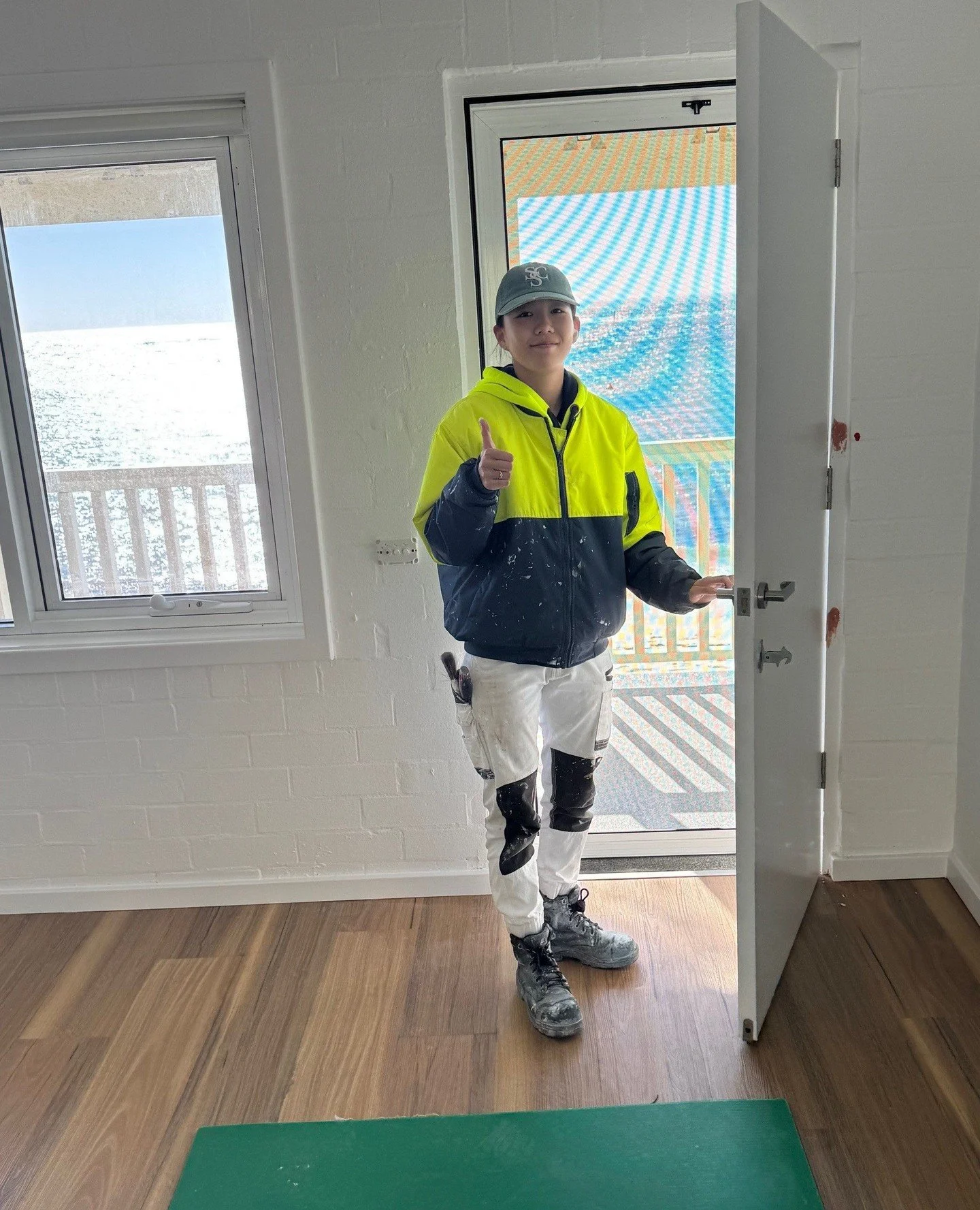 When the job&rsquo;s on point&hellip; 👍⁠
⁠
Kelly&rsquo;s got the brushes, the skills, and the best office view in WA.⁠
⁠
Rottnest Island projects? She&rsquo;s giving them a solid 10/10 🏝️⁠
⁠
#RottnestIsland #WomenWhoPaint #ThumbsUpVibes #WorkPerks 