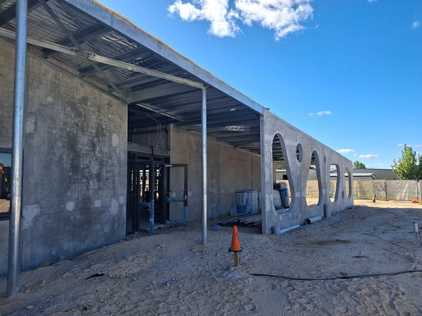 Carey project progress shot 📸 Busy days on site and shaping up well!⁠
⁠
#ClassicContractors #PerthConstruction #SiteProgress #CareyBapistCollege
