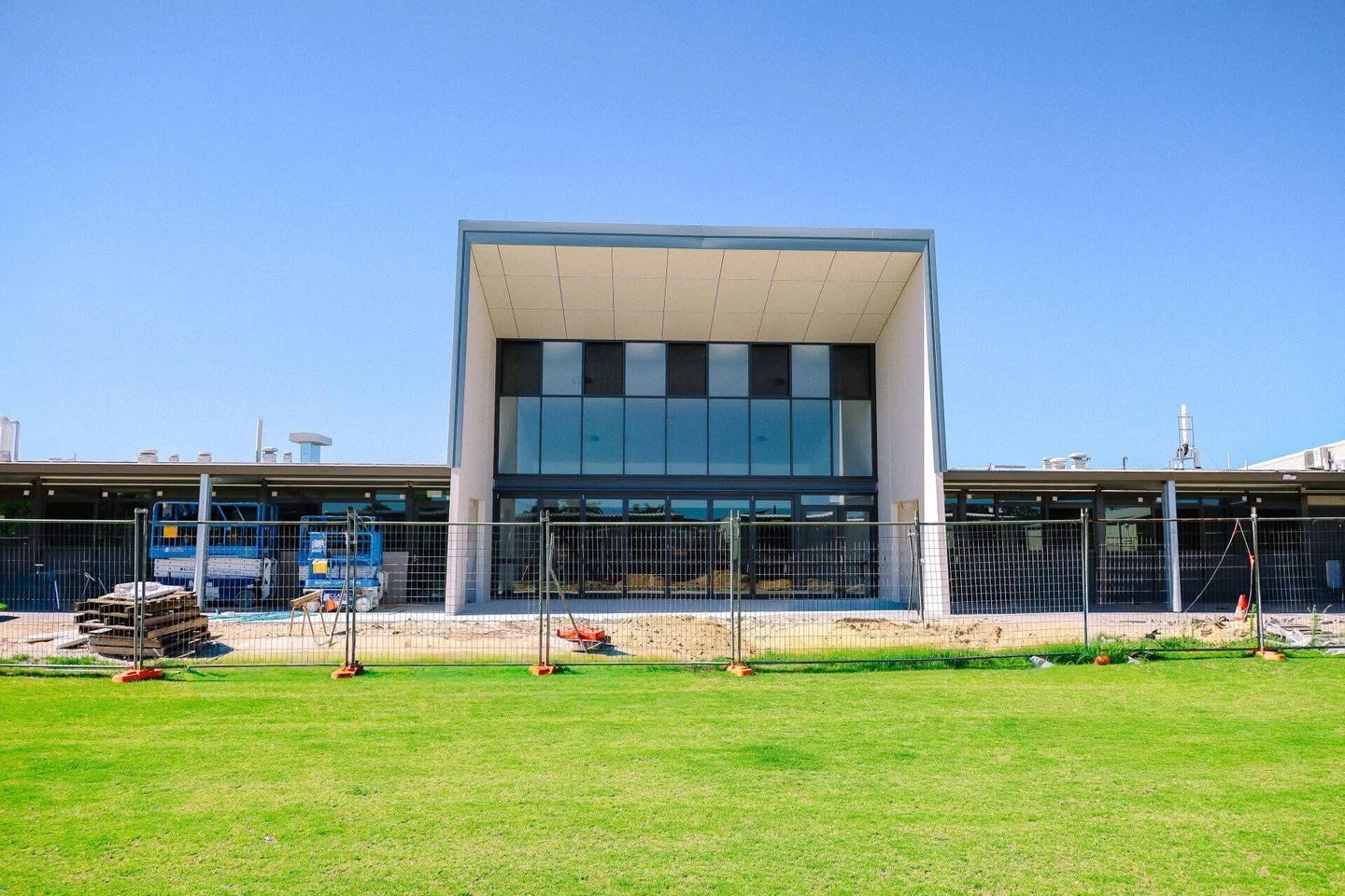 Another milestone achieved at Carey Baptist College, Forrestdale 🎓⁠
⁠
The new STEM (Science, Technology, Engineering &amp; Mathematics) building is now complete externally, marking a major step forward in this exciting project. With just the interna