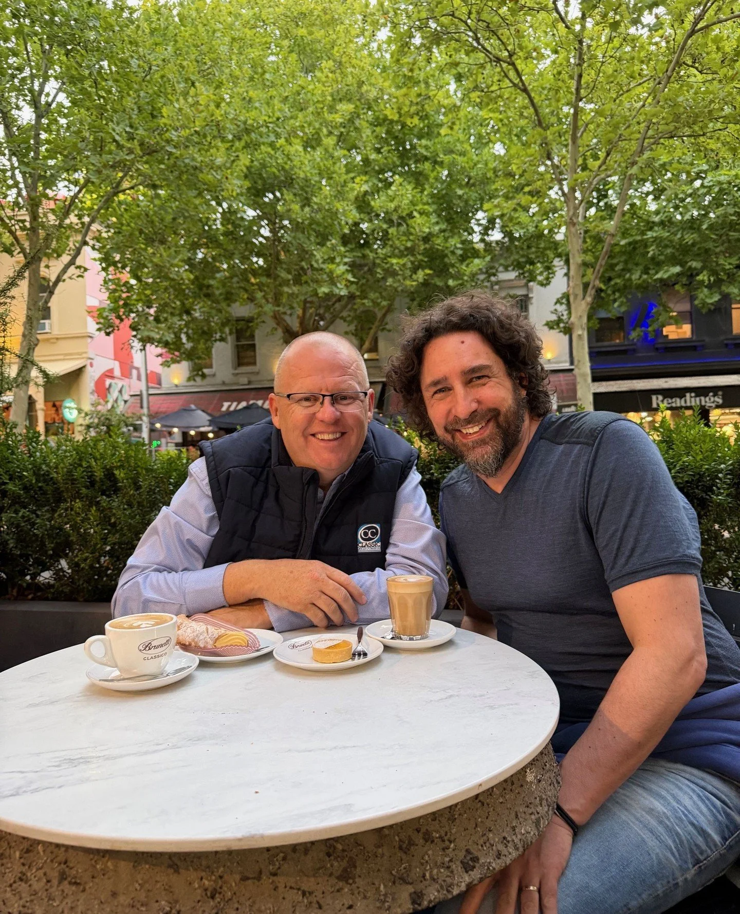 Mark is in Melbourne this week for the Dulux Accredited Meeting and, true to form, has been his usual social butterfly, catching up with clients and reconnecting with past colleagues.⁠
⁠
He also spent time with Simon, who once delivered leadership an