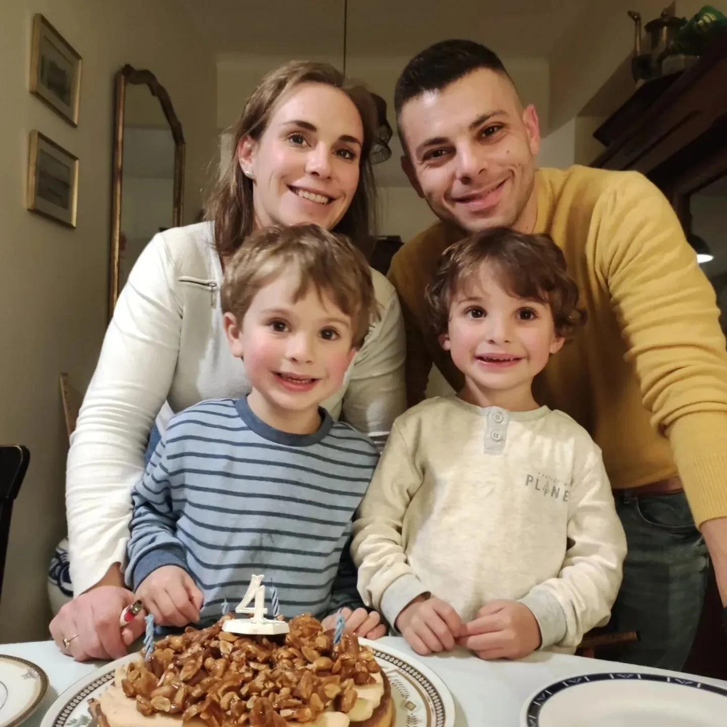 Una bella cena di compleanno ❤️

I compleanni sono importanti e vanno festeggiati!

 Sono 4 anni che scombussolano la nostra vita ❤️❤️ 
Per&ograve; posso dire di avere i due terremoti pi&ugrave; belli del Mondo ❤️

@fra.bt

Le cene importanti vanno f