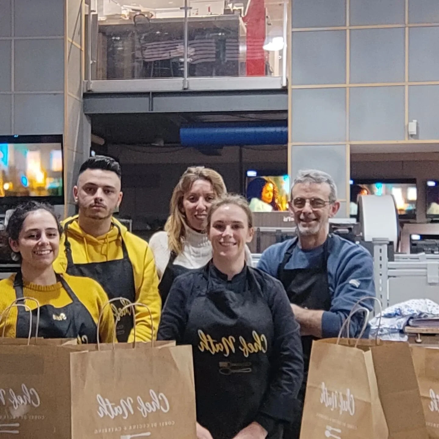 Ieri sera corso sui Risotti,  tante domande e discussioni sulle tappe fondamentali per fare un buon risotto, quindi mi sono dimenticata di fare tante foto! 
Abbiamo fatto due risotti:

👩🏼&zwj;🍳Salsiccia e Bra 
👩🏼&zwj;🍳 Cavolo nero e provola aff