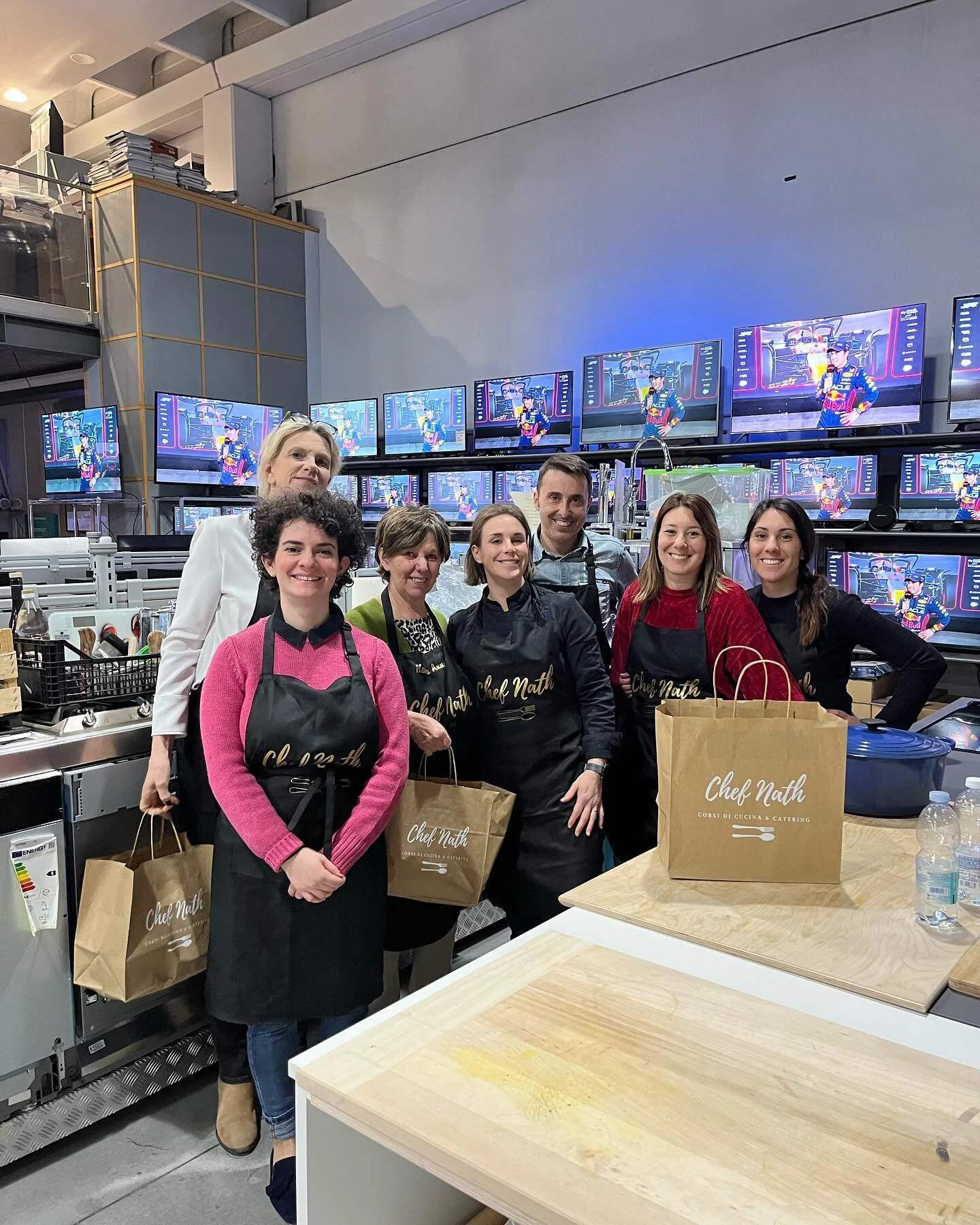 Pasta fresca II

Dopo il primo livello di pasta fresca, gli impasti non avevano pi&ugrave; segreti per i miei studenti!!

Ci siamo dedicati alla pasta ripiena e colorata ma anche ai sughi! 

Siete curiosi di sapere cosa abbiamo fatto??

👩🏼&zwj;🍳Ca