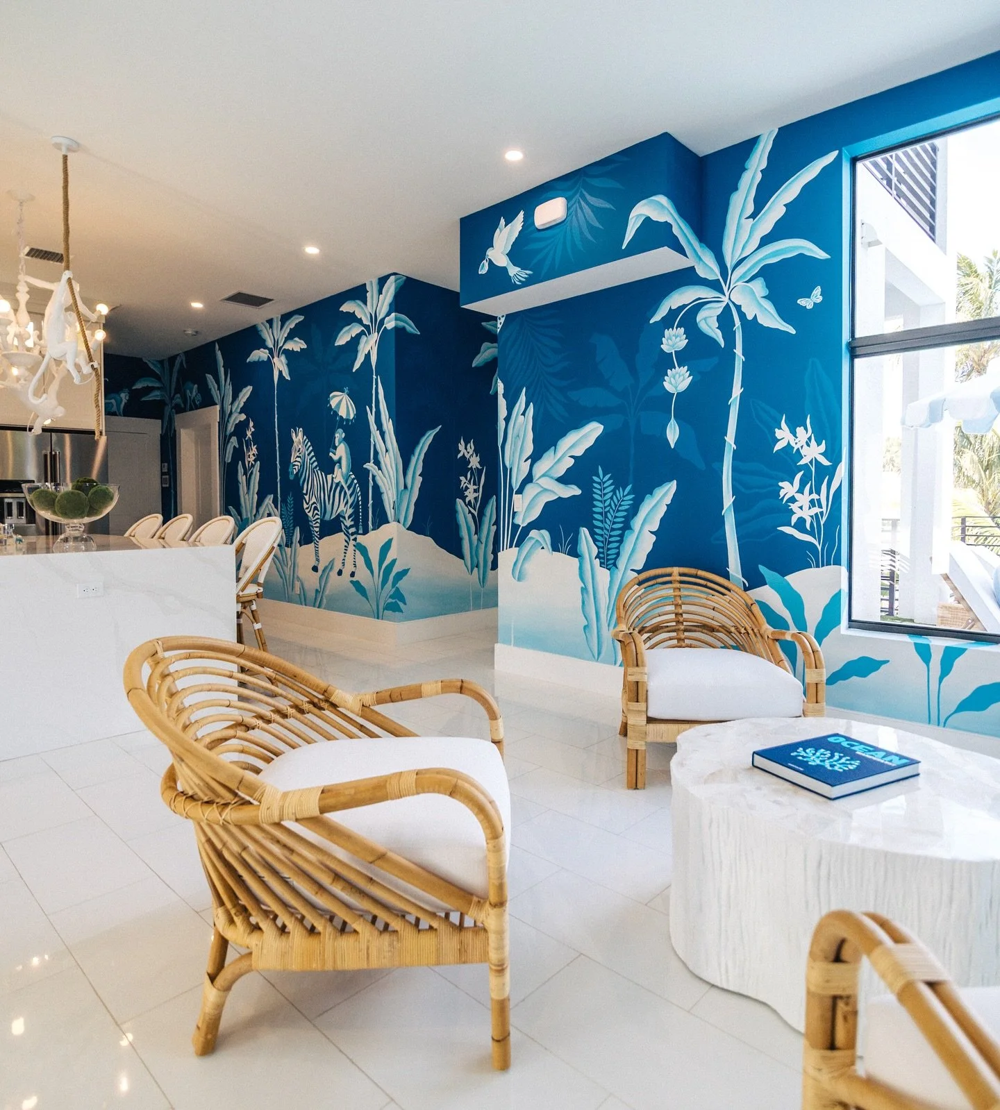 Every time I complete a mural like this I just think to myself&hellip;If only my cats could comprehend this feat, they would be so proud of me. 😂

Photography by @slpstudios 📸📸📸

#decorativepainter #muralartist #westpalmbeachartist #boldinteriors