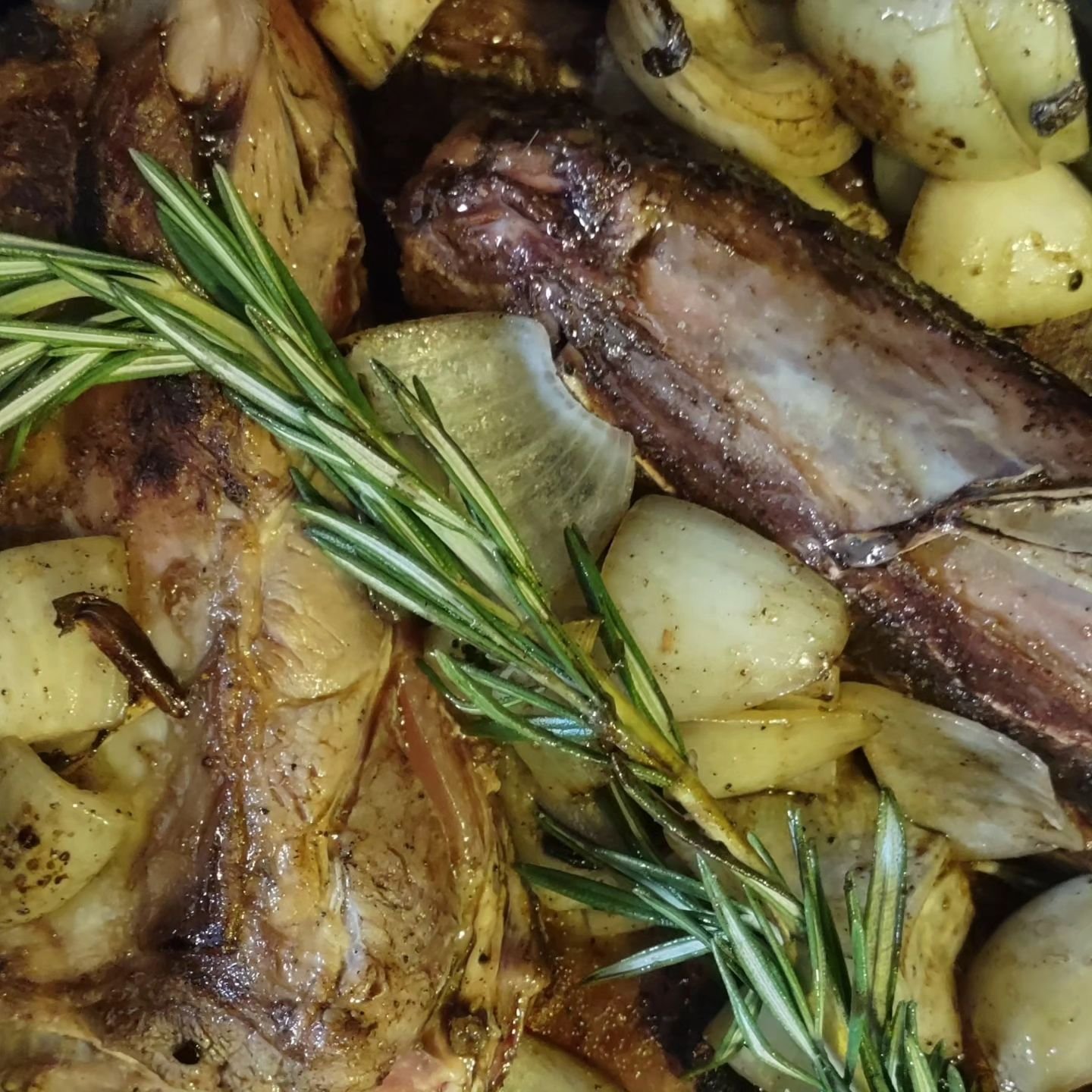 This week's special will be Braised Lamb from @BeldingHillFarms, with feta, artichokes and oregano 🤤 

We will only have a limited quantity available every day, so make sure to get yours early! See you this weekend 👋😃

#braisedlamb #pizzaspecial #
