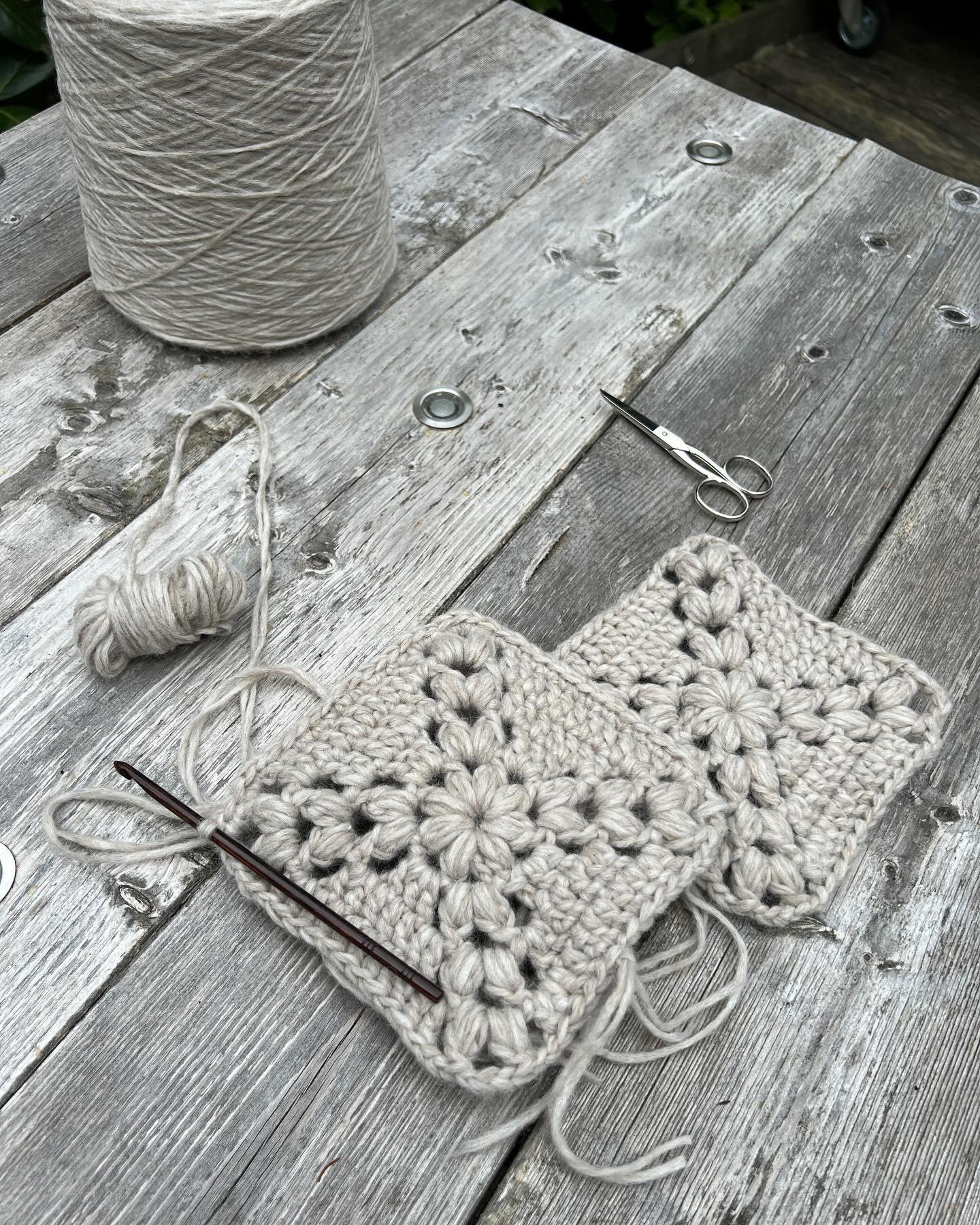 ME MADE MAY 2024

Tag 1:
Granny Square Tasche 👜🧶
➡️ 3.Foto: fertige Tasche 

#memademay #memademay2024 #memademay2024day1 #crochet #crochetaddict #crochetersofinstagram #h&auml;keln #diy