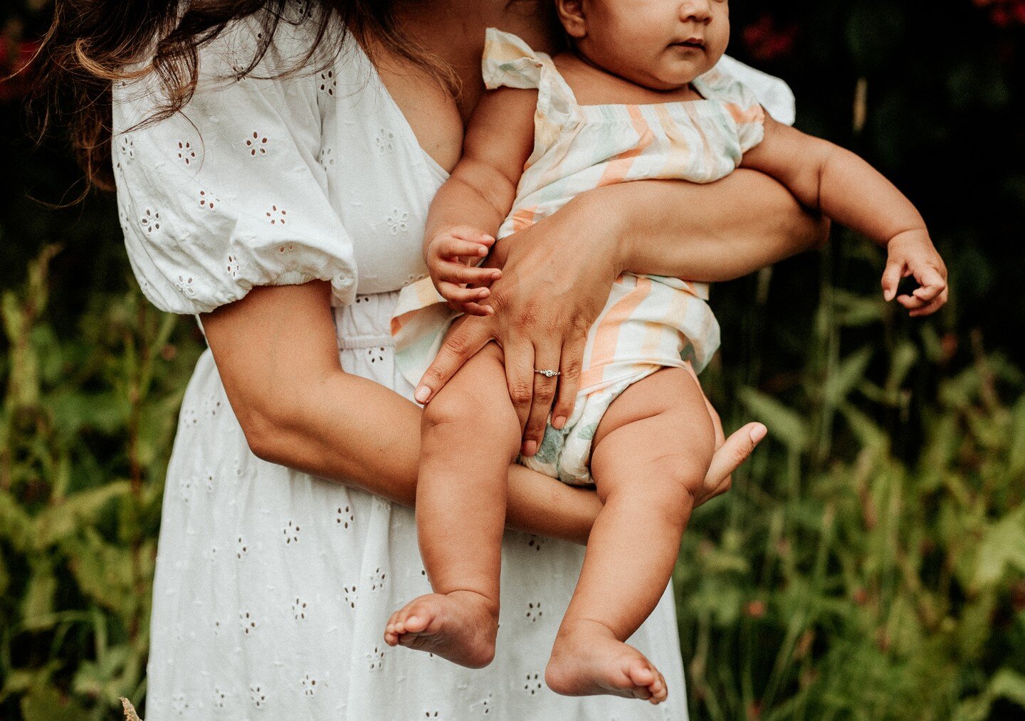 Hands (and hearts) full ❤️ 
.
.
.
.
.
.
#thislittlelifephotography 
#solihullmums #moseleymums #thebabyyears #thenurseryff #purelyauthenticchildhood #birminghamphotographer #boldemotionalcolorful #outdoorfamilyphotography