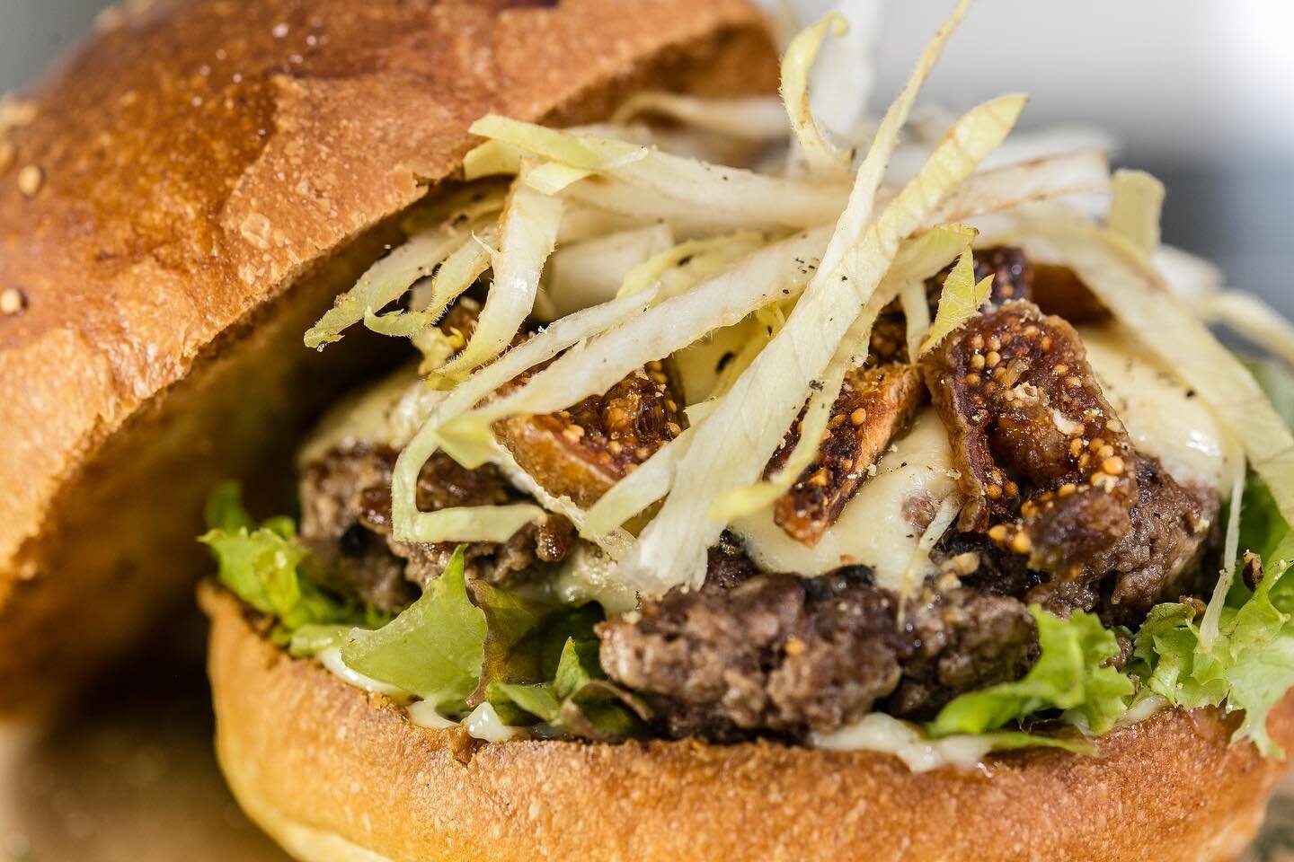 Le Fourm'idable 😍

Au choix steak de b&oelig;uf du boucher, poulet pan&eacute; maison ou steak de tofu bio p&eacute;&iuml; - Salade - Endive - Figue bio - Oignons caram&eacute;lis&eacute;s - Fourme d'Ambert - Mayonnaise

Retrouvez nous du lundi au s