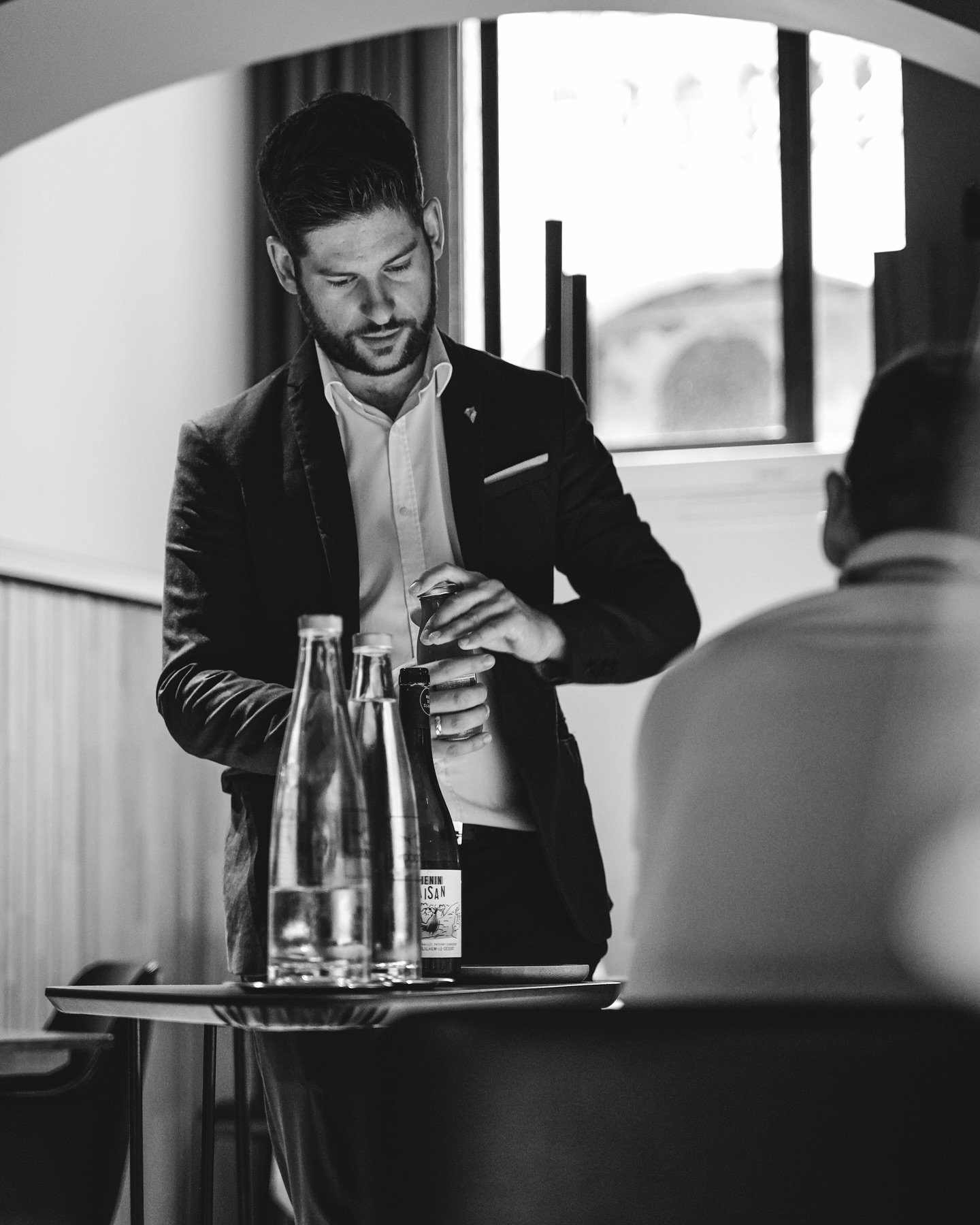 - Portrait -
Gabriel Sommelier
.
.
.
.
#sommelier #refletdobione #etoileverte #gastronomie #michelingreenstar #gastronomiedurable #etoilemichelin #guidemichelinfr #michelin2024 #ecotable #michelinstar24 #montpellier #restaurantmontpellier #gaultetmil