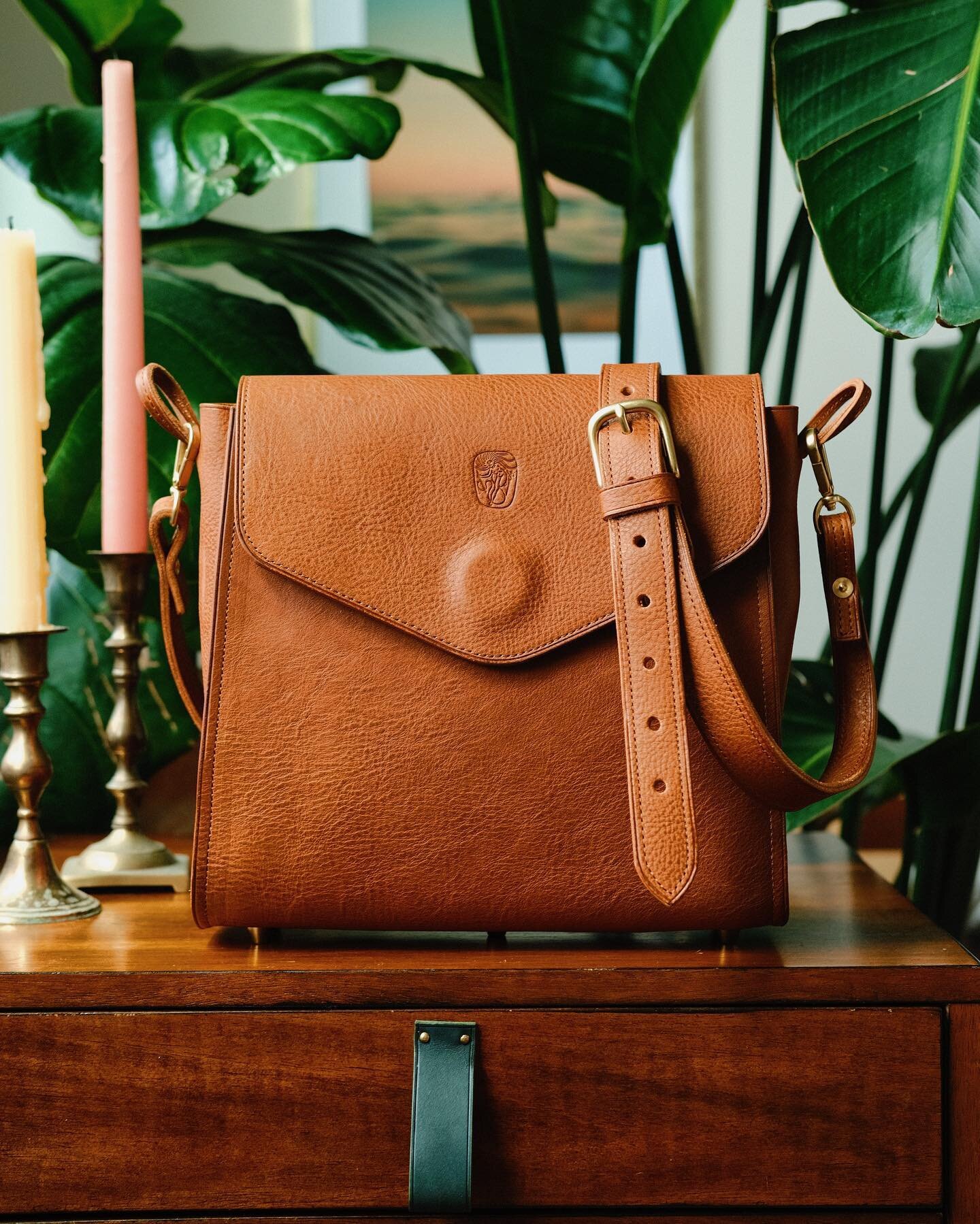 ⌛️ She&rsquo;s got form, function, and everything in between.

Ibis really is my favorite thing that I&rsquo;ve ever designed. Pre-orders open this morning. Can&rsquo;t wait to find out who I&rsquo;m making bags for this month! 🤞