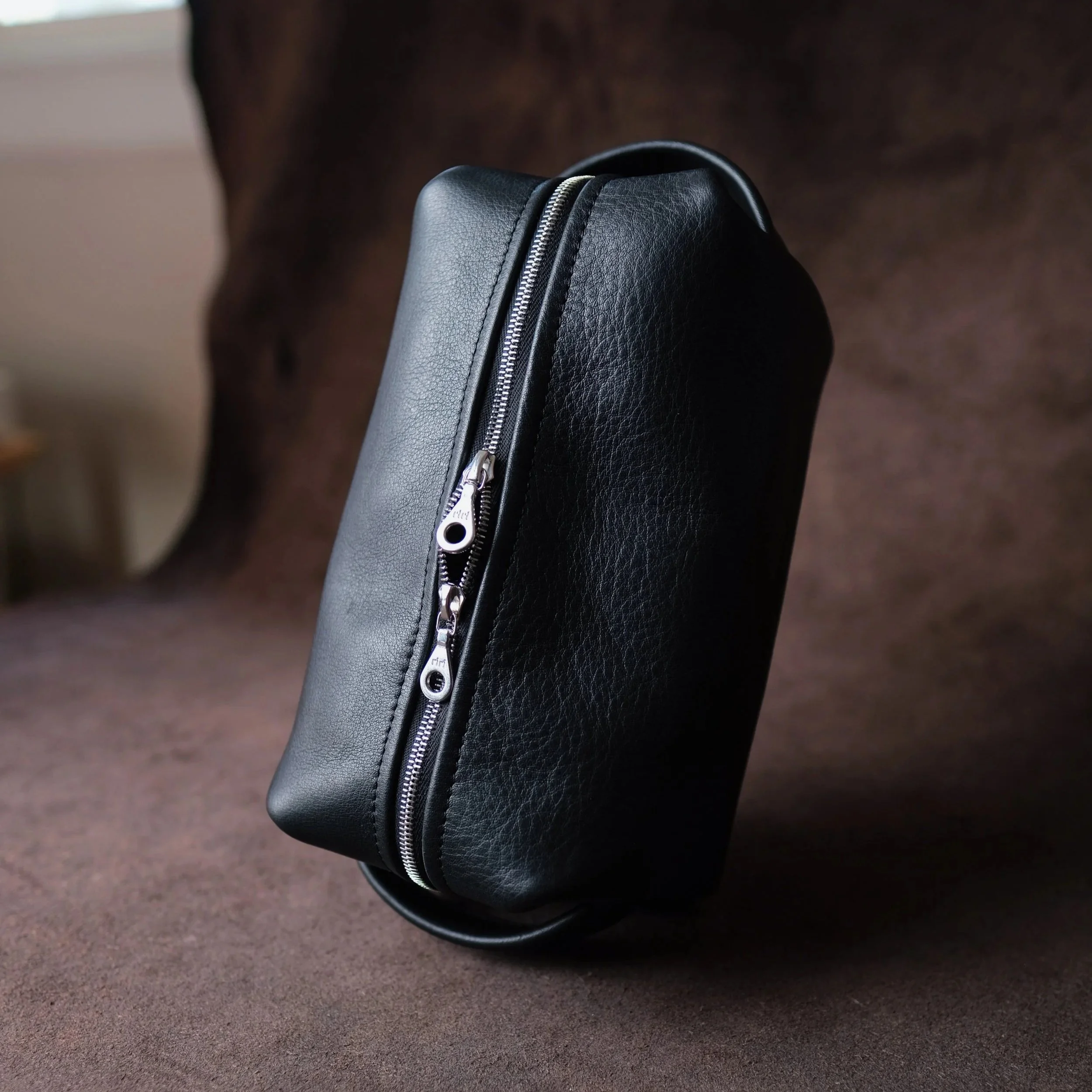 Leather Travel Dopp Kit -
Available with custom logo embossing and personalization.