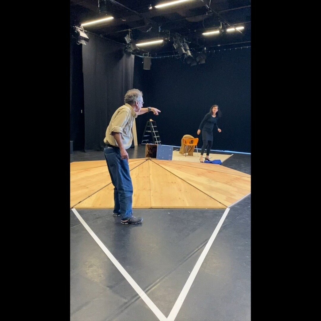 De laatste loodjes. Een kijkje achter de schermen bij de repetities van Zusje! 🥰 Op tournee vanaf 8 februari. 🥰 

Tickets en info ↪ www.johnnymus.be
 
@mieke.laureys 
@peterdegraef58 
@stannieuwenhuis 
@koen_onghena 
@jannedesmet 
@geert.custers 
@