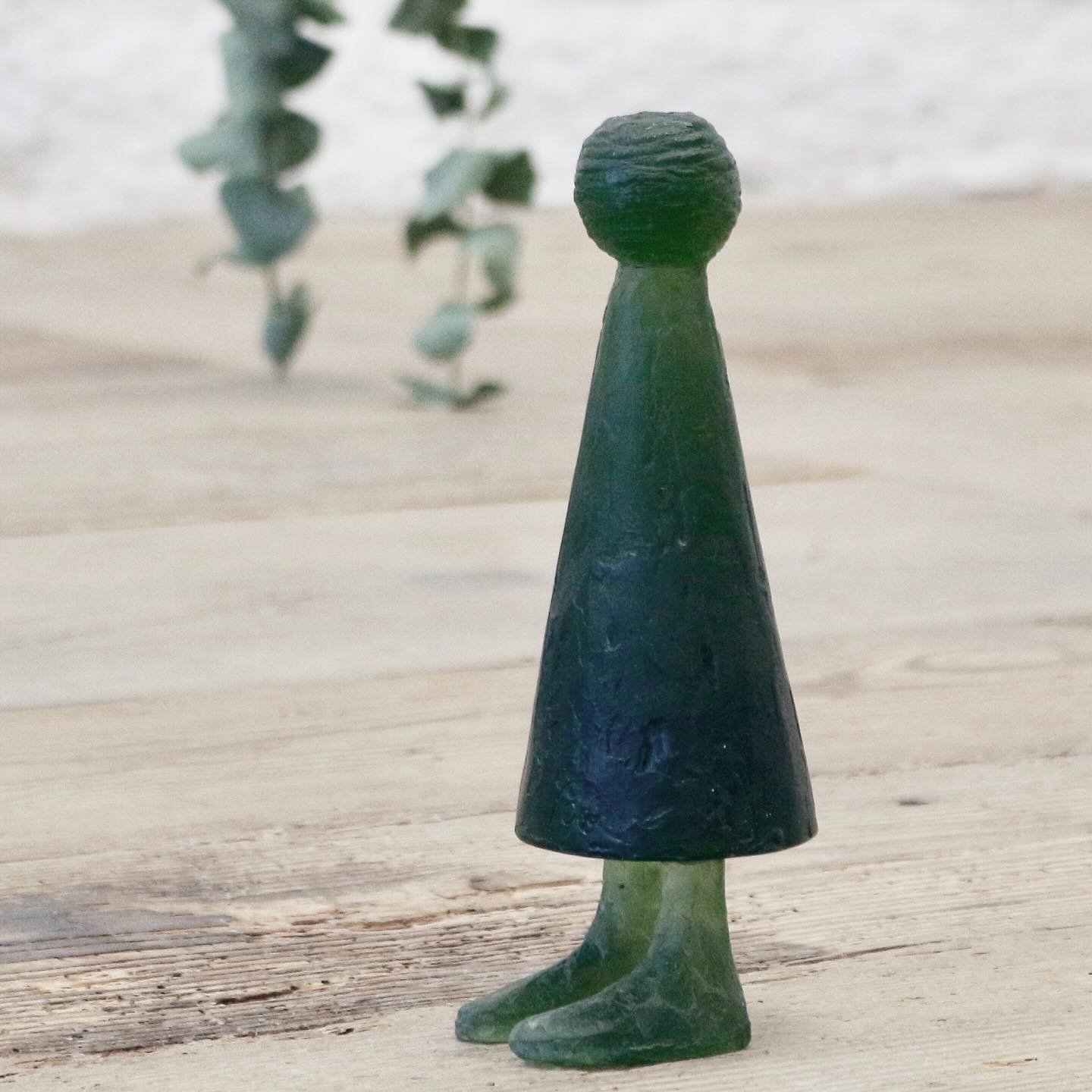 &laquo;&nbsp;nous trouvons nos associations de formes et de couleurs dans le monde qui nous entoure, le soleil, les &eacute;toiles, la lune, le ciel nocturne, l&rsquo;eau, l&rsquo;herbe&nbsp;&raquo; #anaevabergman

#sculpture #cire #bronze #patedever