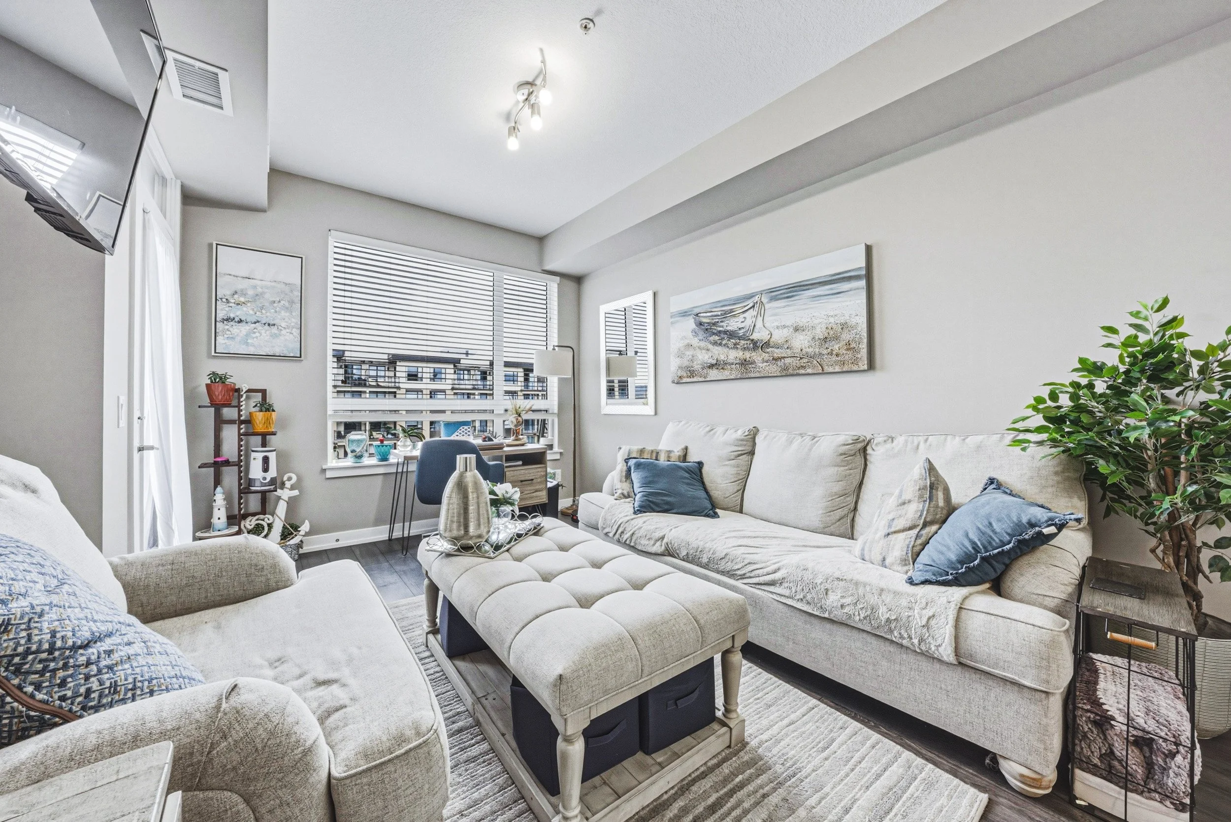 11 - 10 Esplanade Ln #519, Grimsby.jpg