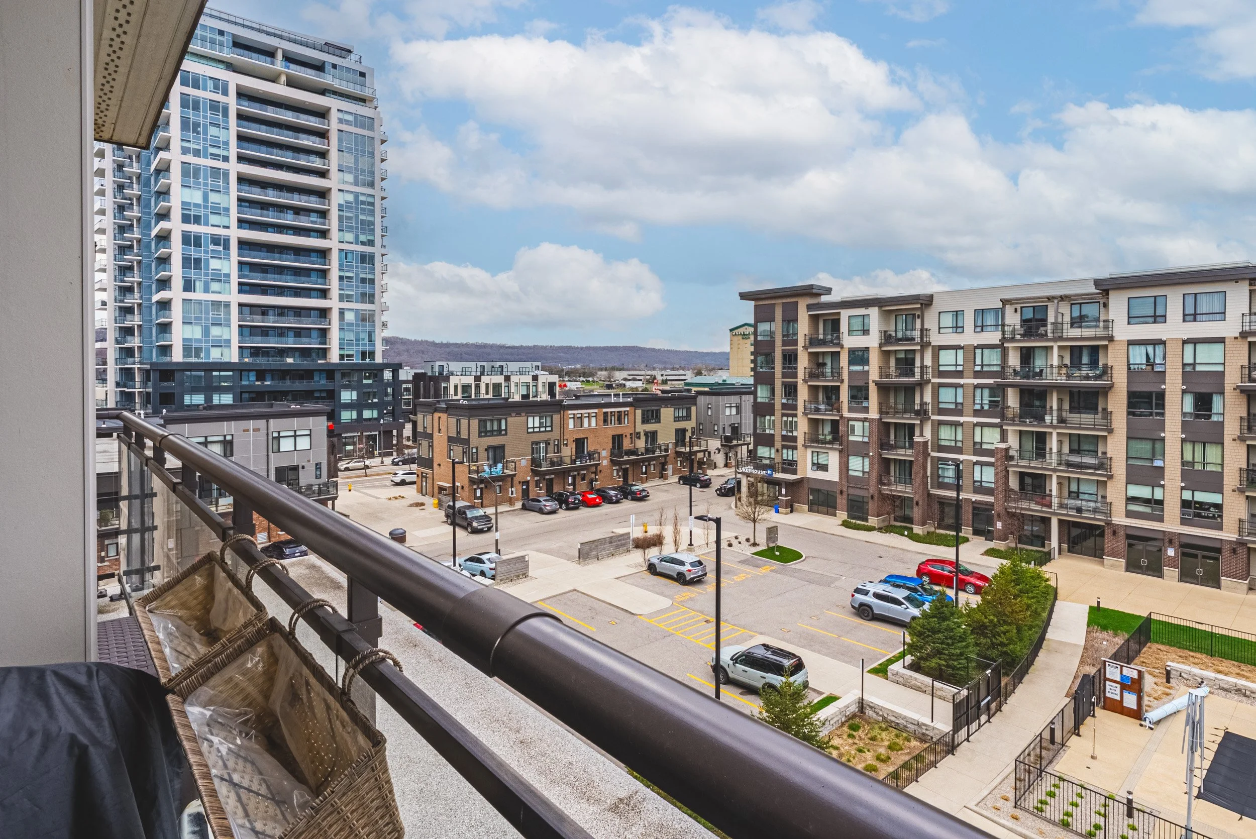 21 - 10 Esplanade Ln #519, Grimsby.jpg
