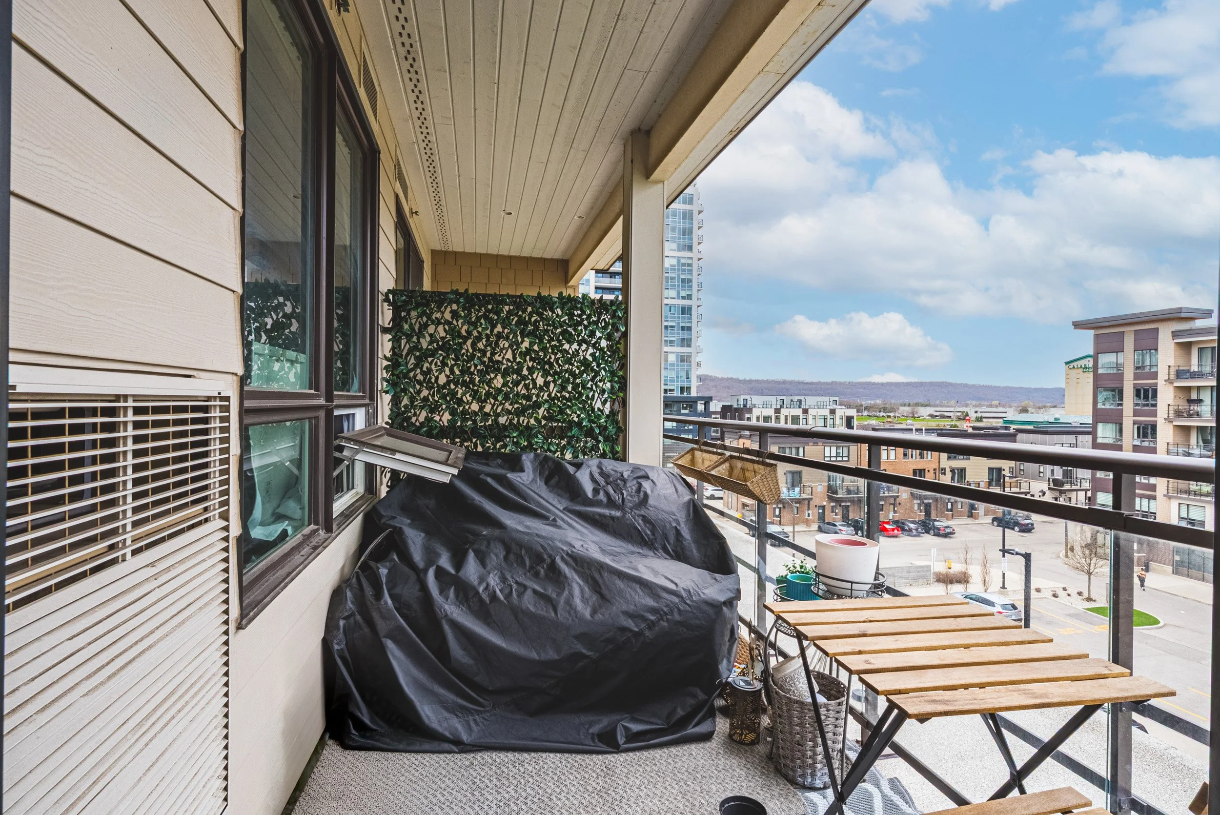 22 - 10 Esplanade Ln #519, Grimsby.jpg