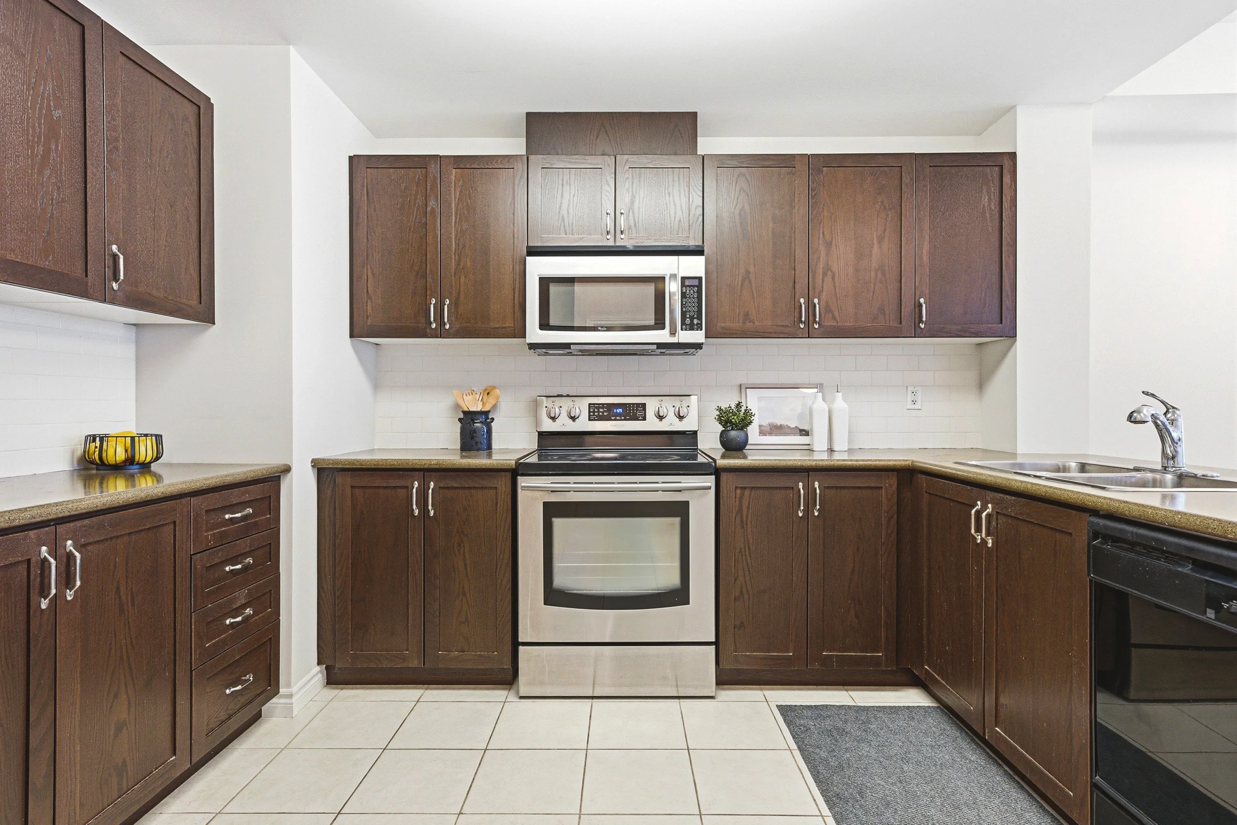 11 - 125 Wilson St W #214, Ancaster.jpg