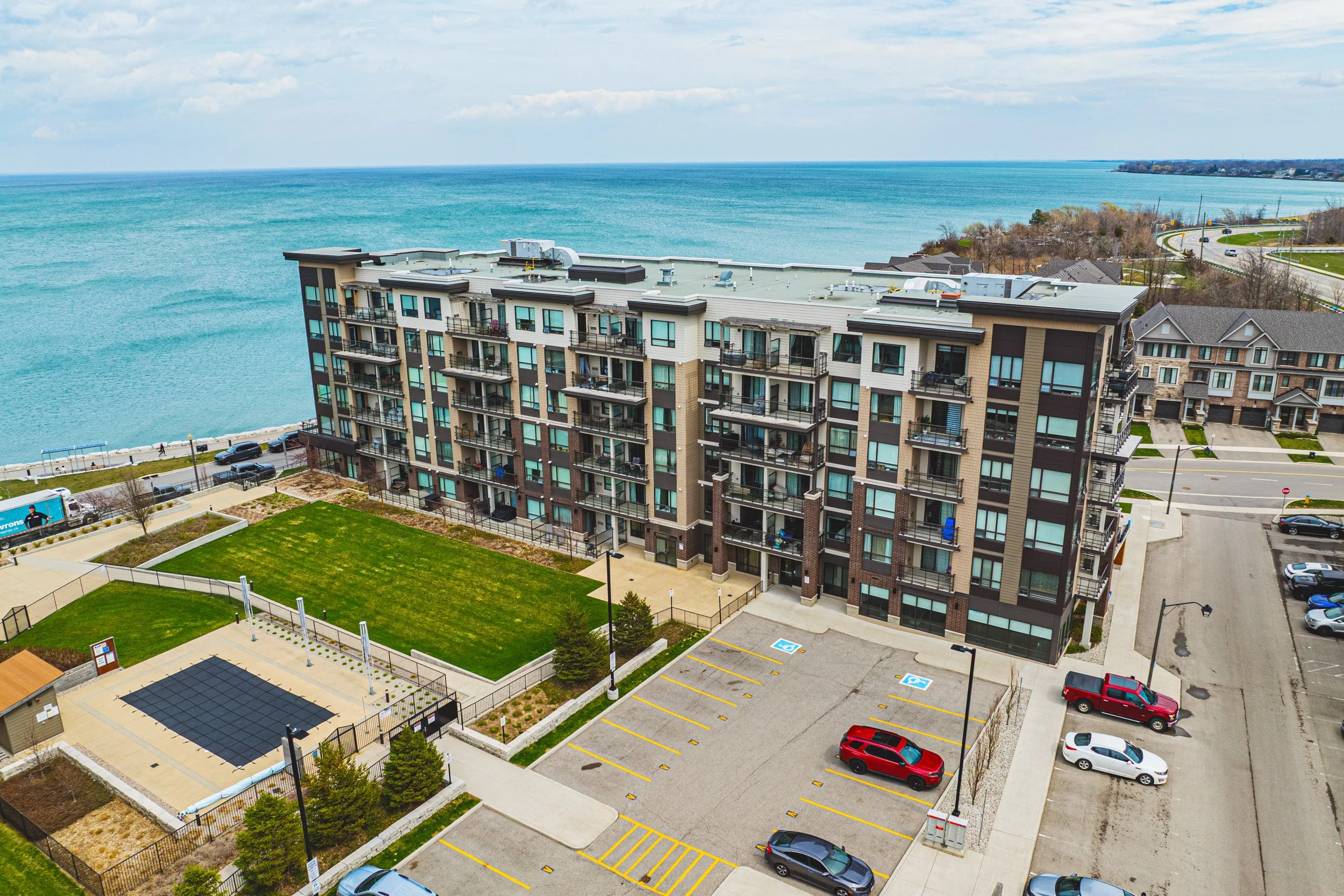 38 - 10 Esplanade Ln #519, Grimsby.jpg