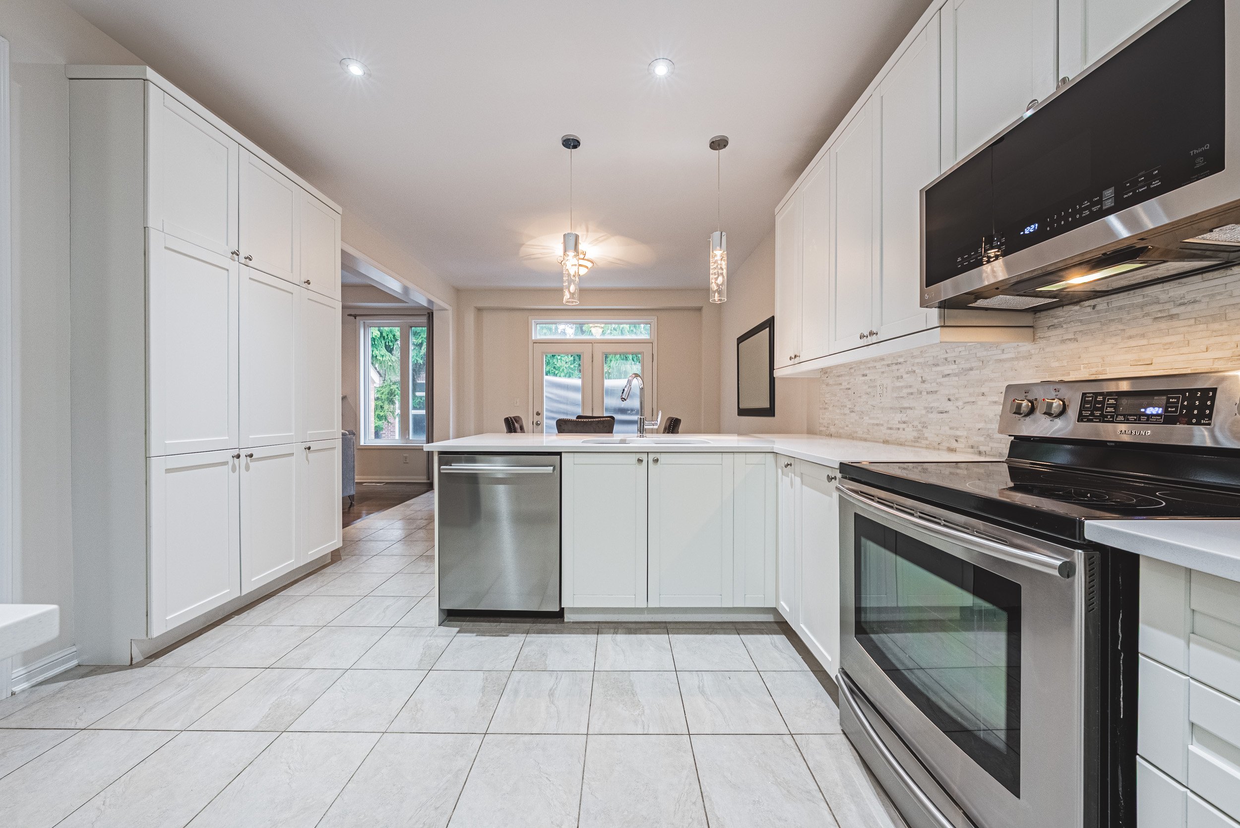 16 - 85 Peer Court, Ancaster.jpg