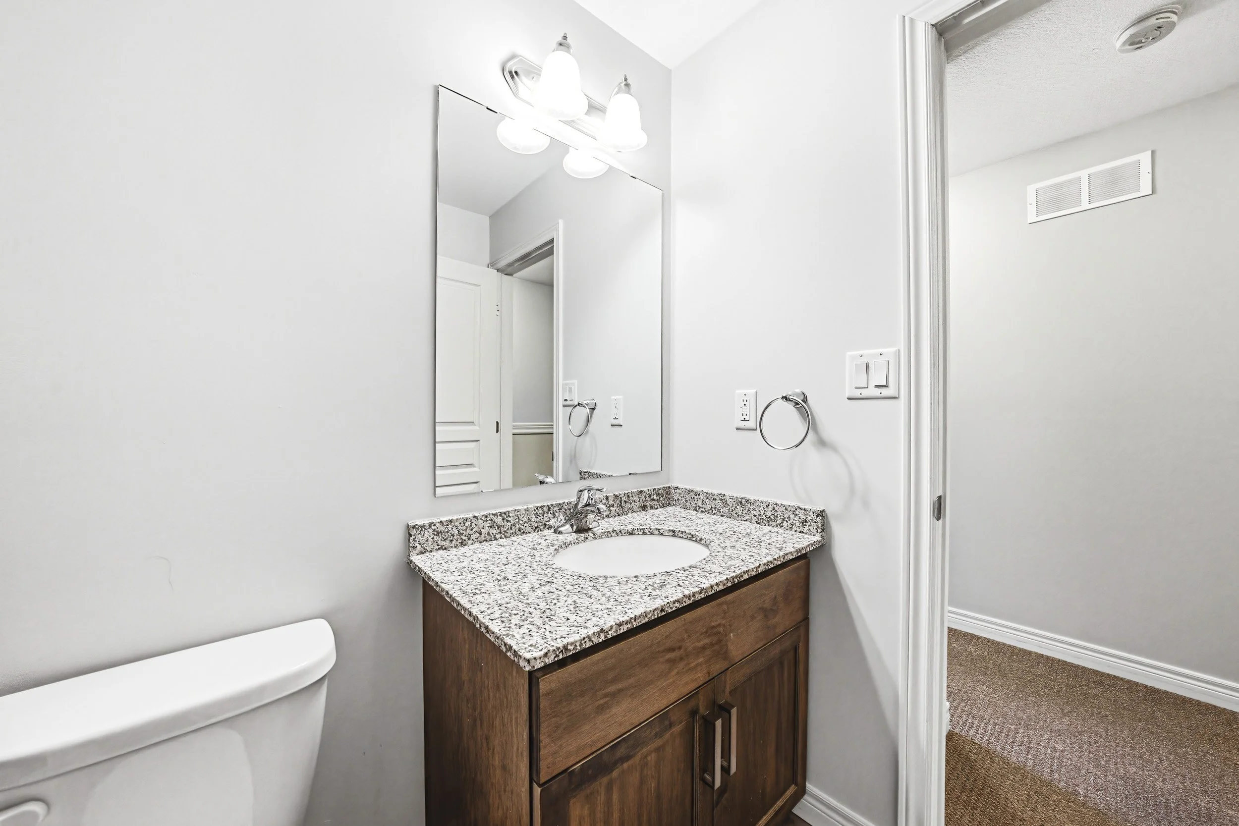 20 - 4 Bird Lane, Ancaster.jpg