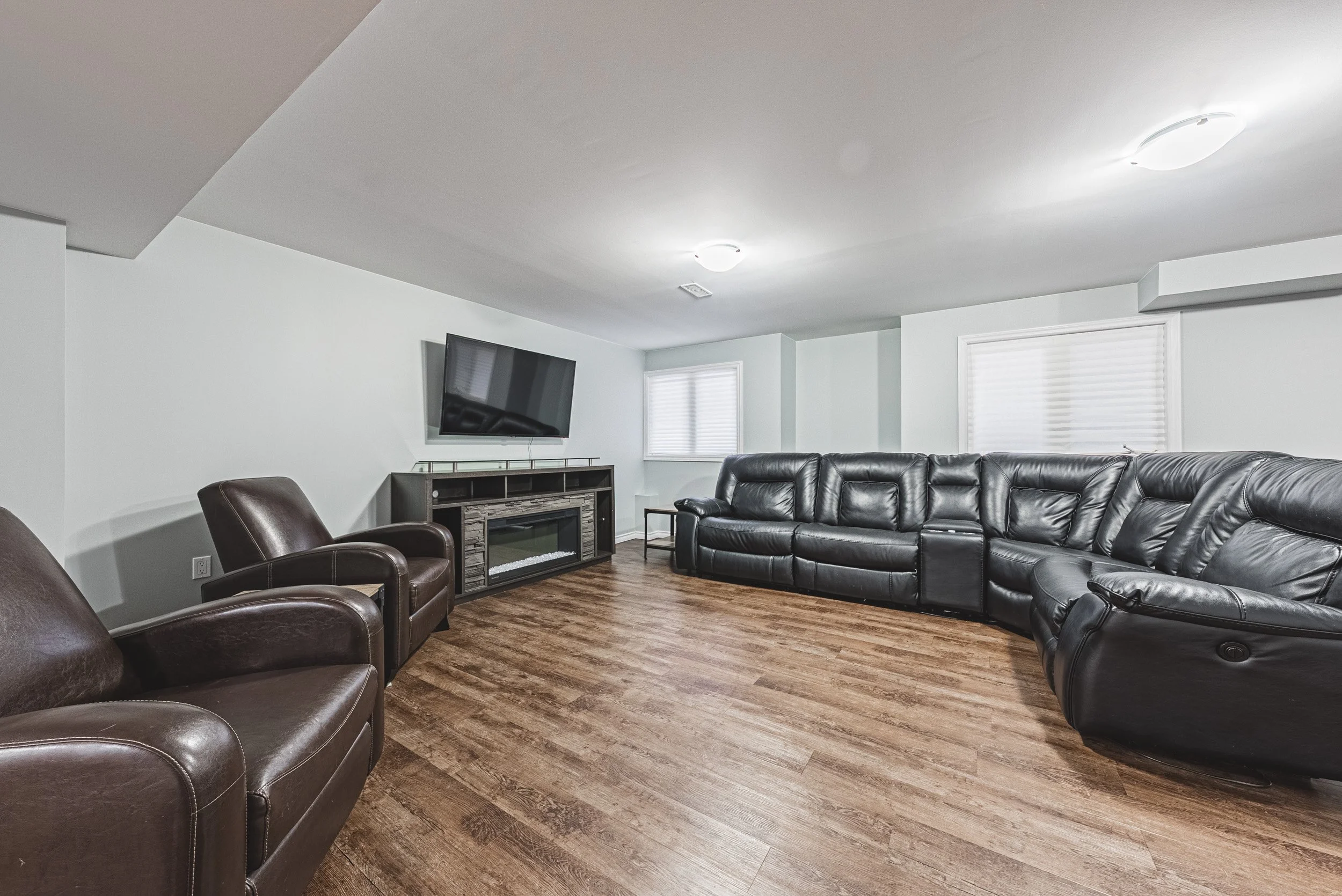 37 - 85 Peer Court, Ancaster.jpg