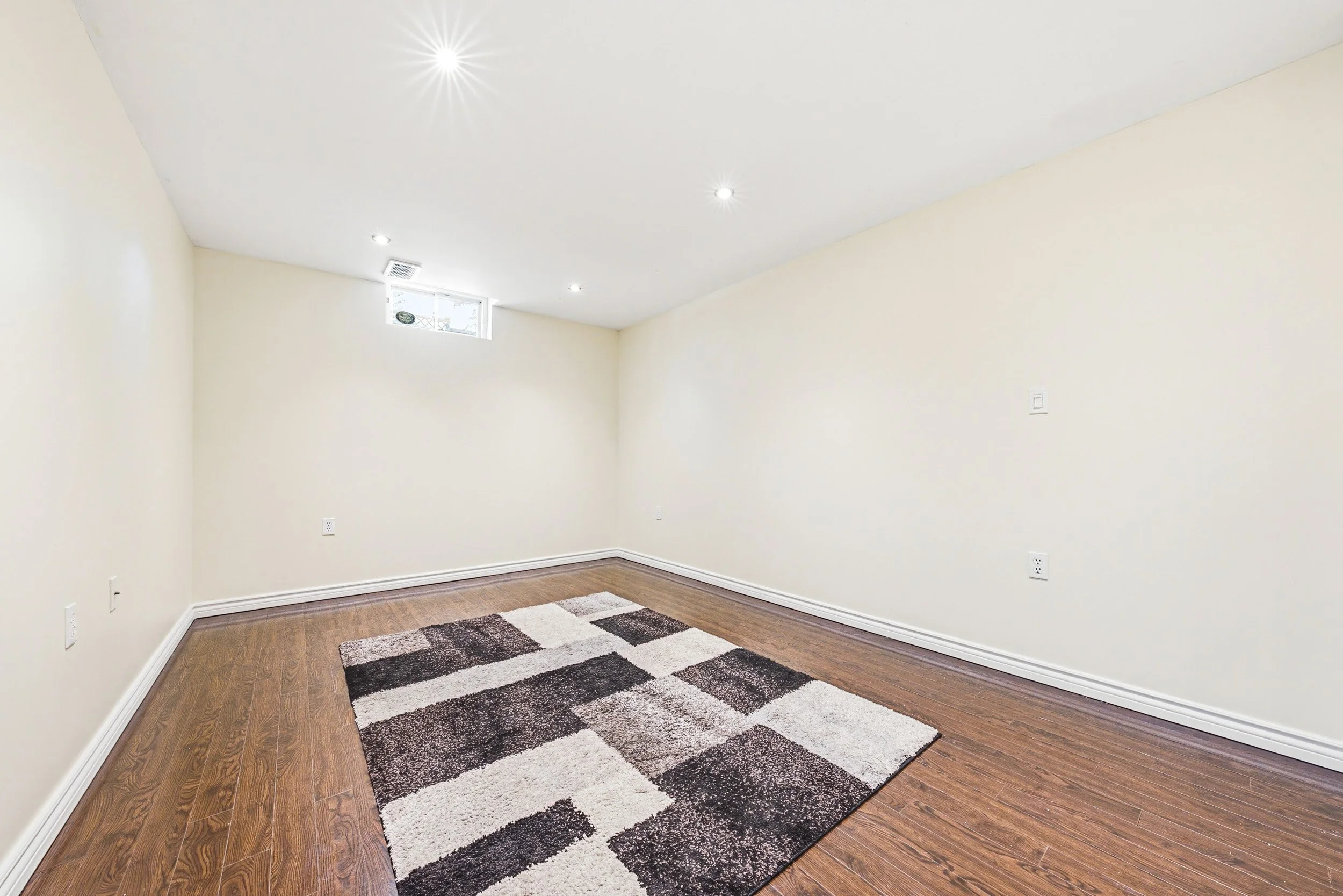 30 - 1000 Upper Paradise Rd #8, Hamilton.jpg