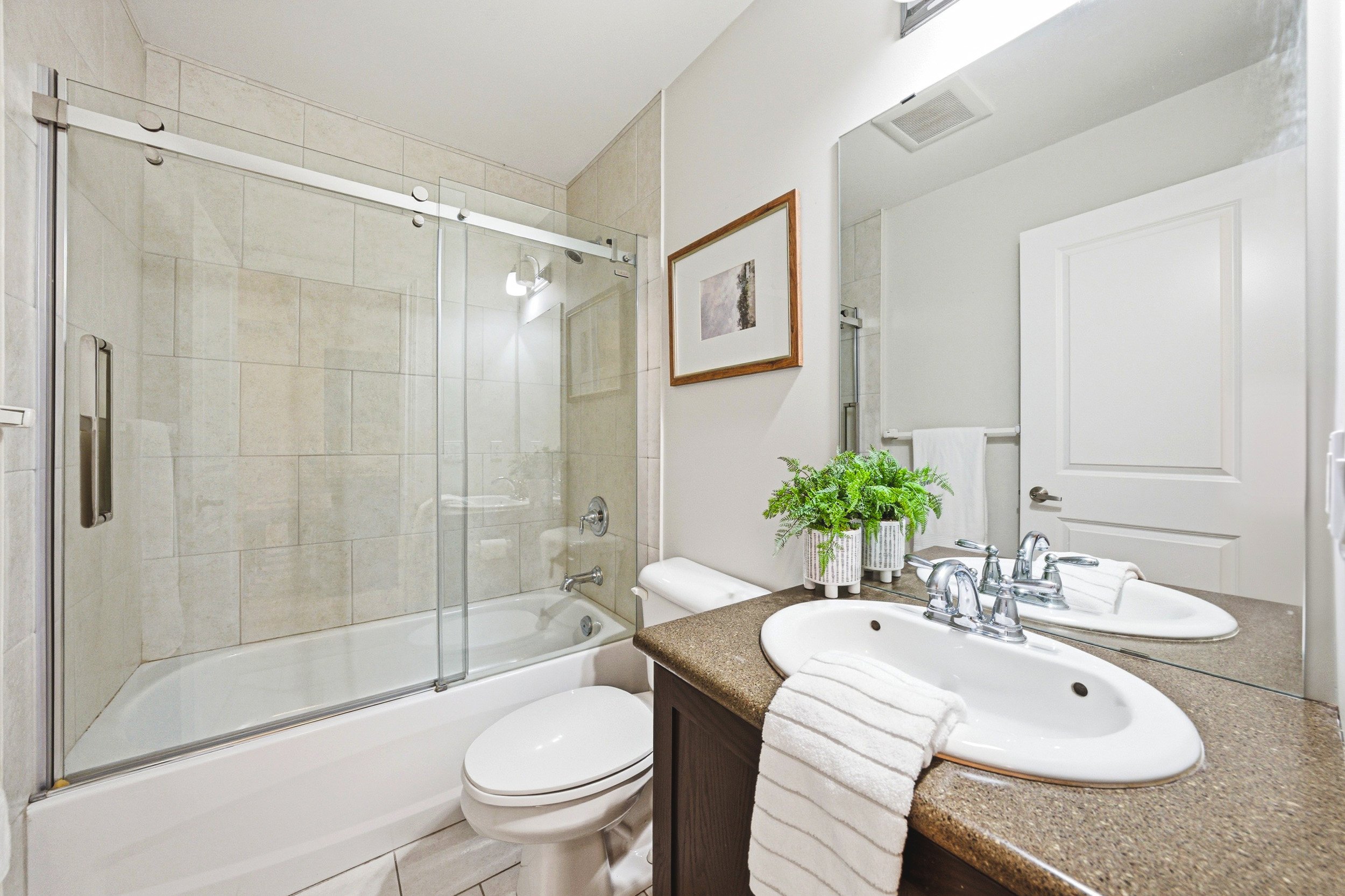 21 - 125 Wilson St W #214, Ancaster.jpg