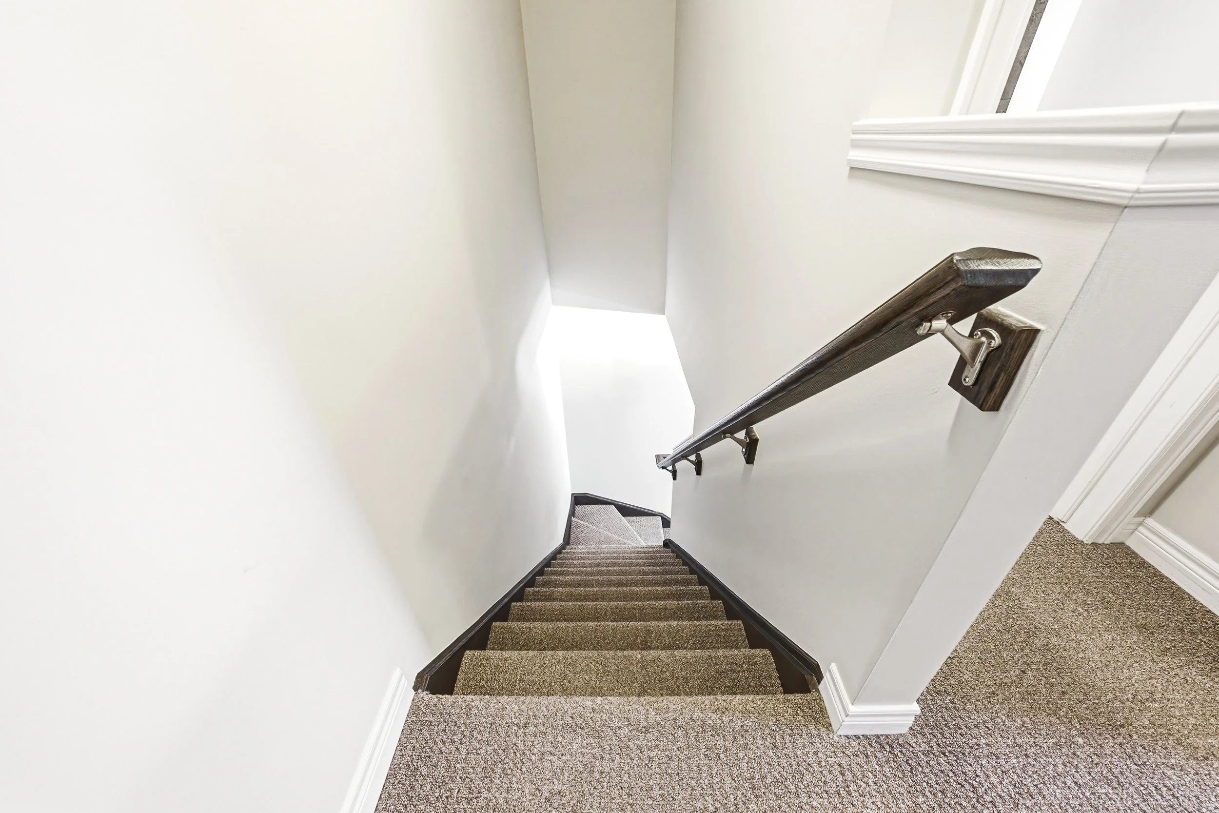 17 - 4 Bird Lane, Ancaster.jpg