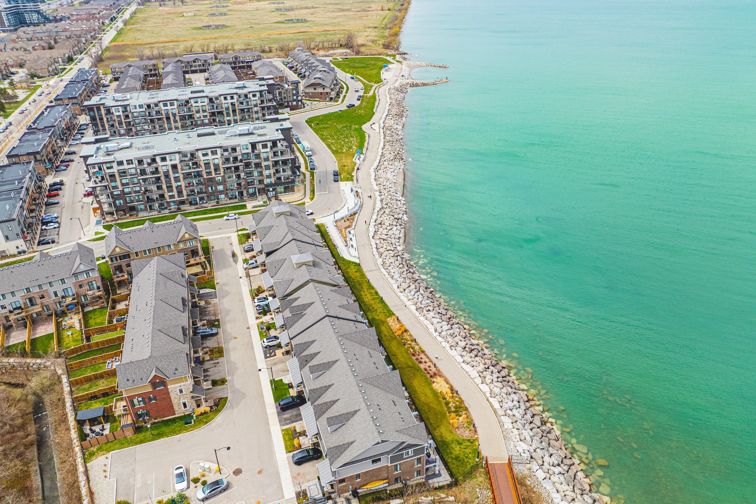 33 - 10 Esplanade Ln #519, Grimsby.jpg
