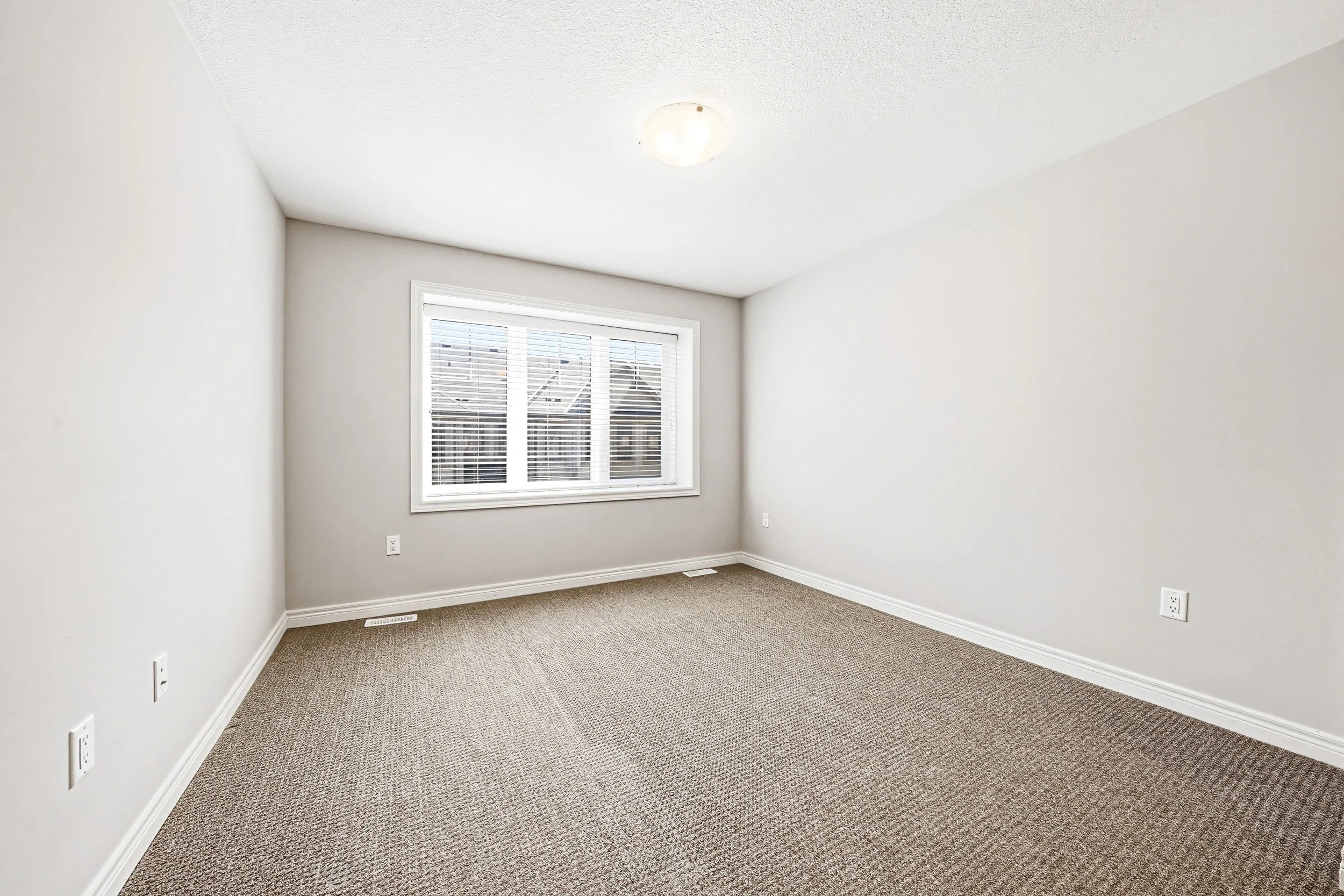 22 - 4 Bird Lane, Ancaster.jpg