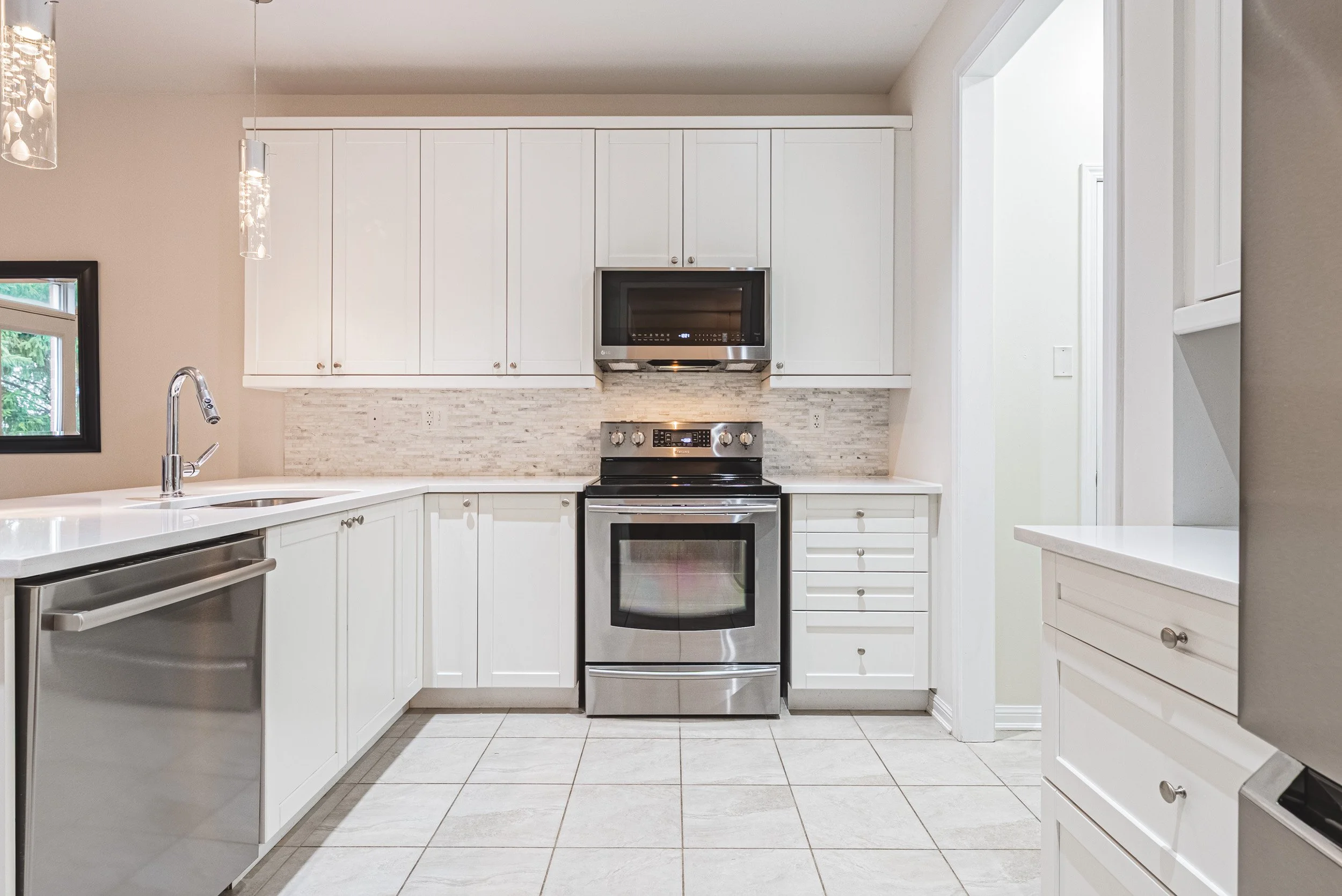 15 - 85 Peer Court, Ancaster.jpg