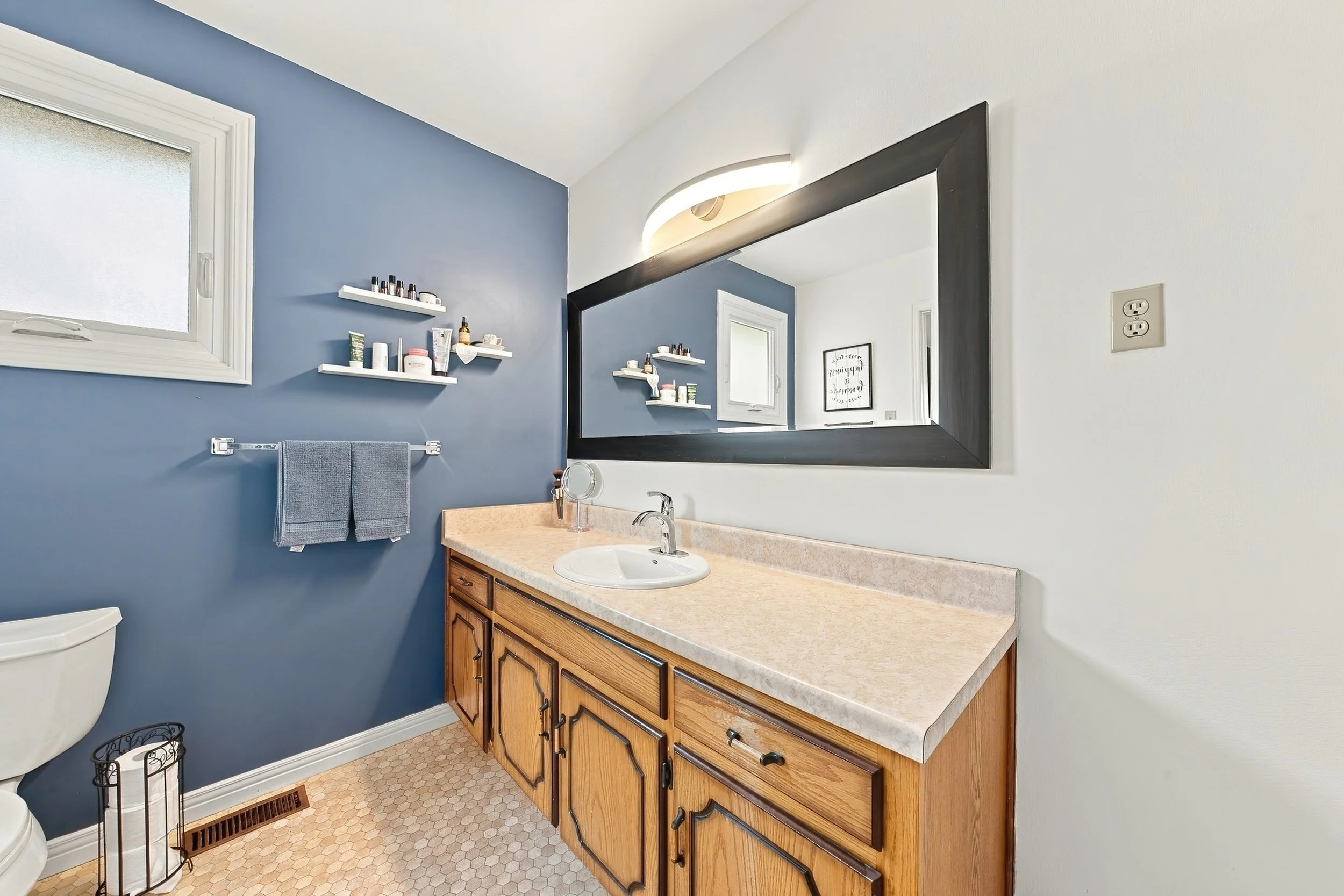 24 - 427 Melanie Cres, Ancaster.jpg