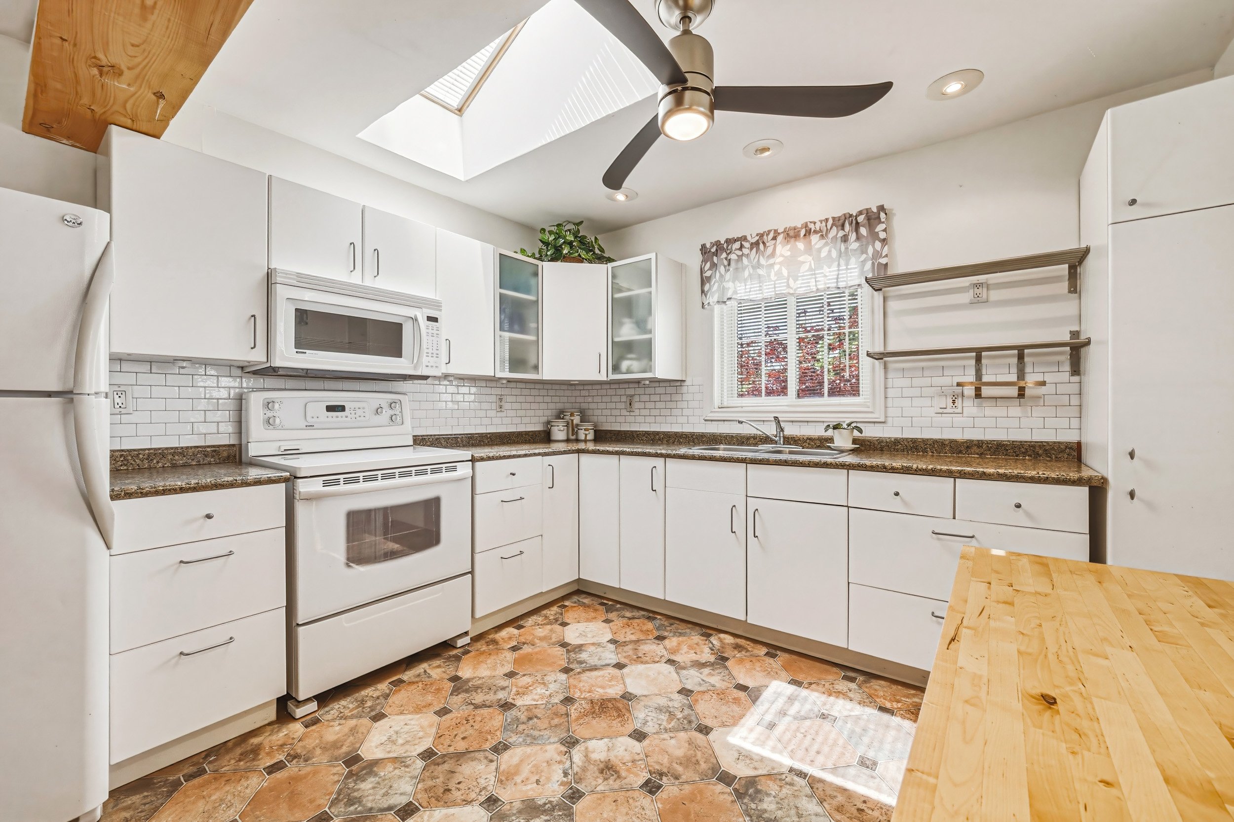 13 - 52 Wilcox Drive, Peacock Point.jpg