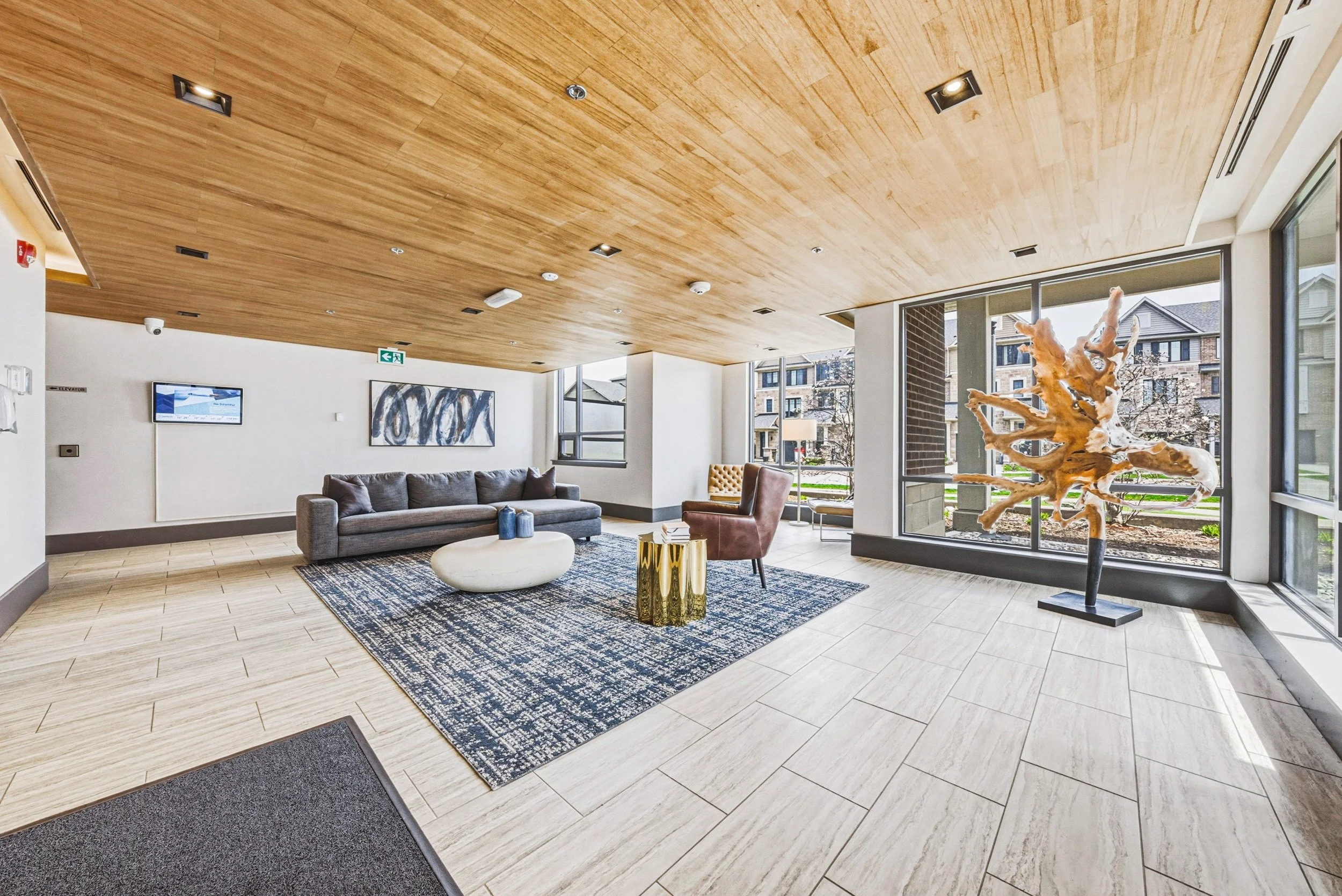 24 - 10 Esplanade Ln #519, Grimsby.jpg
