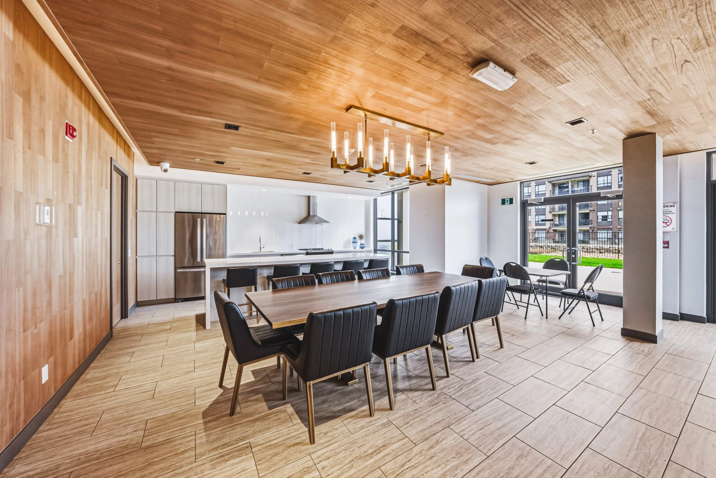 27 - 10 Esplanade Ln #519, Grimsby.jpg