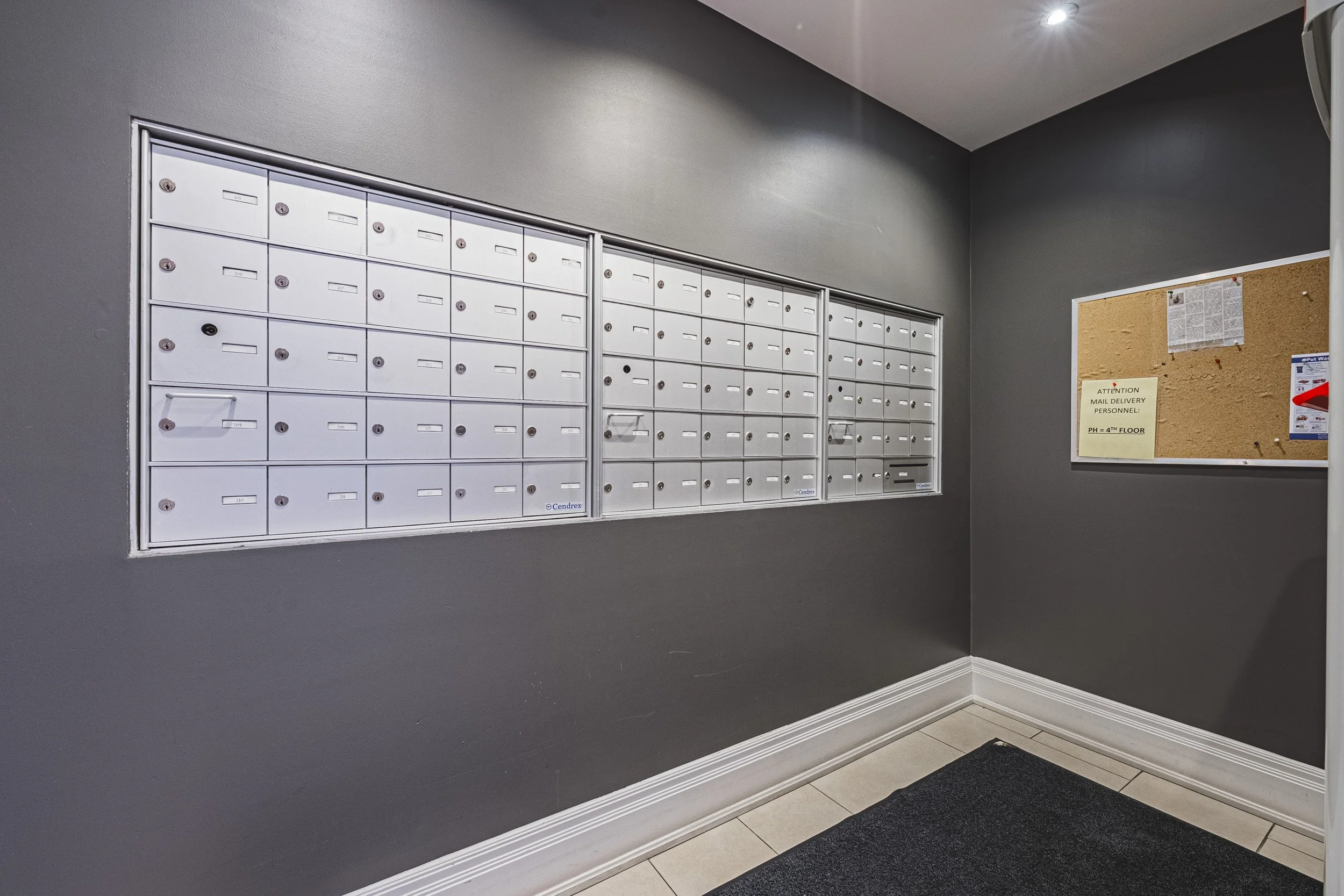 26 - 125 Wilson St W #214, Ancaster.jpg