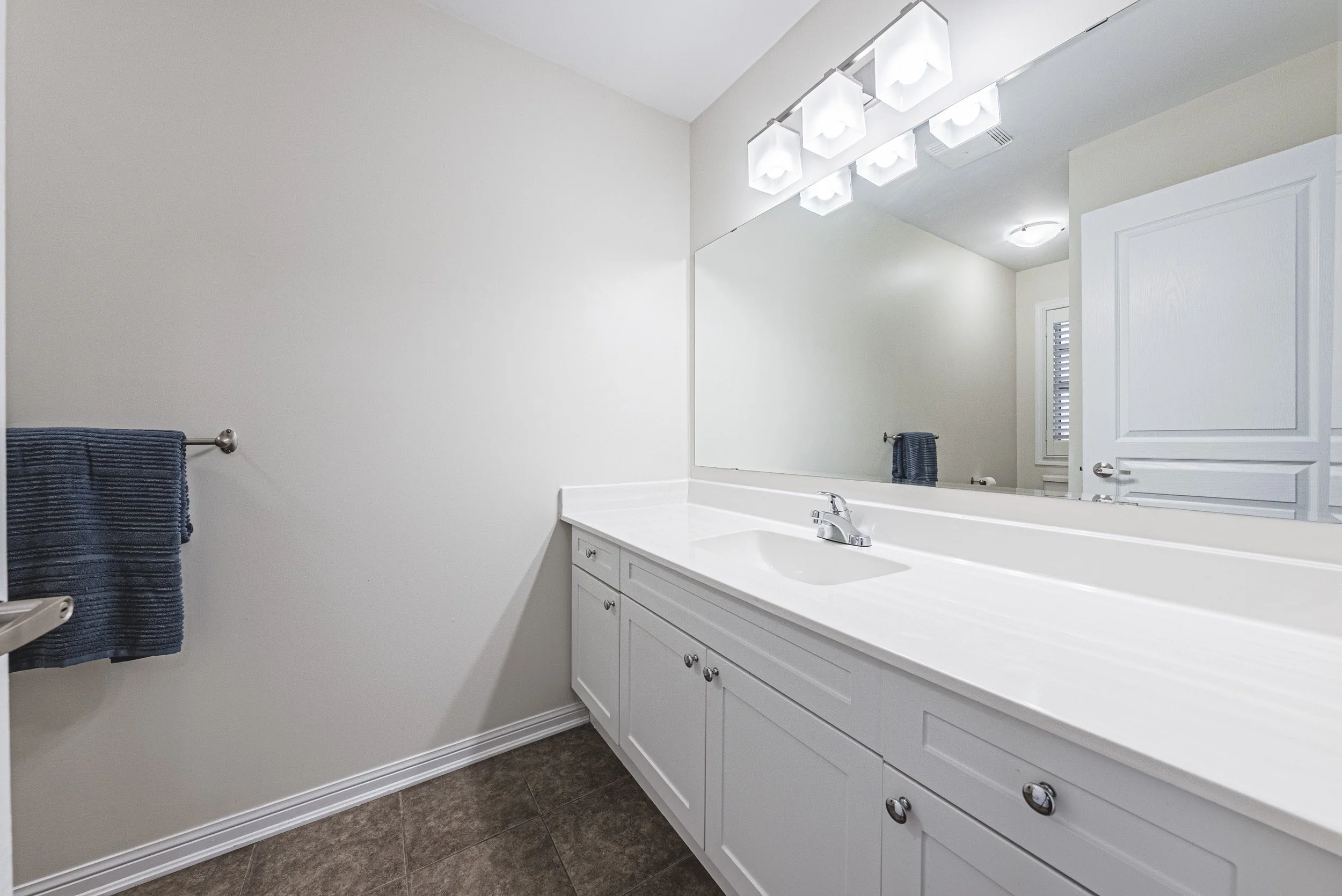 31 - 85 Peer Court, Ancaster.jpg