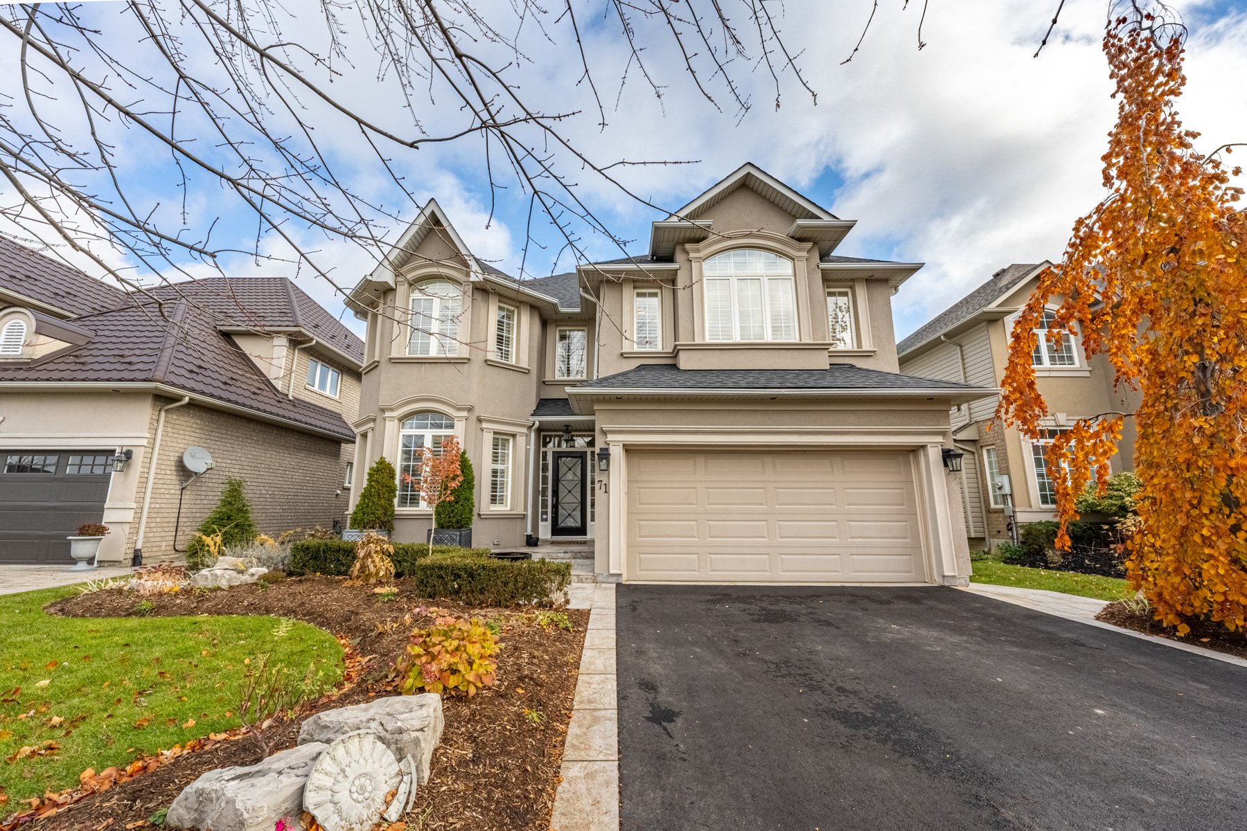 71 Lowinger Ave, Ancaster