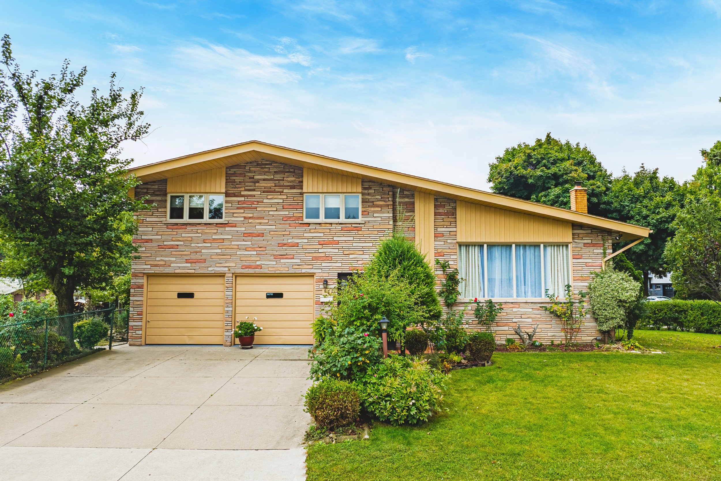 83 South Bend Rd W, Hamilton