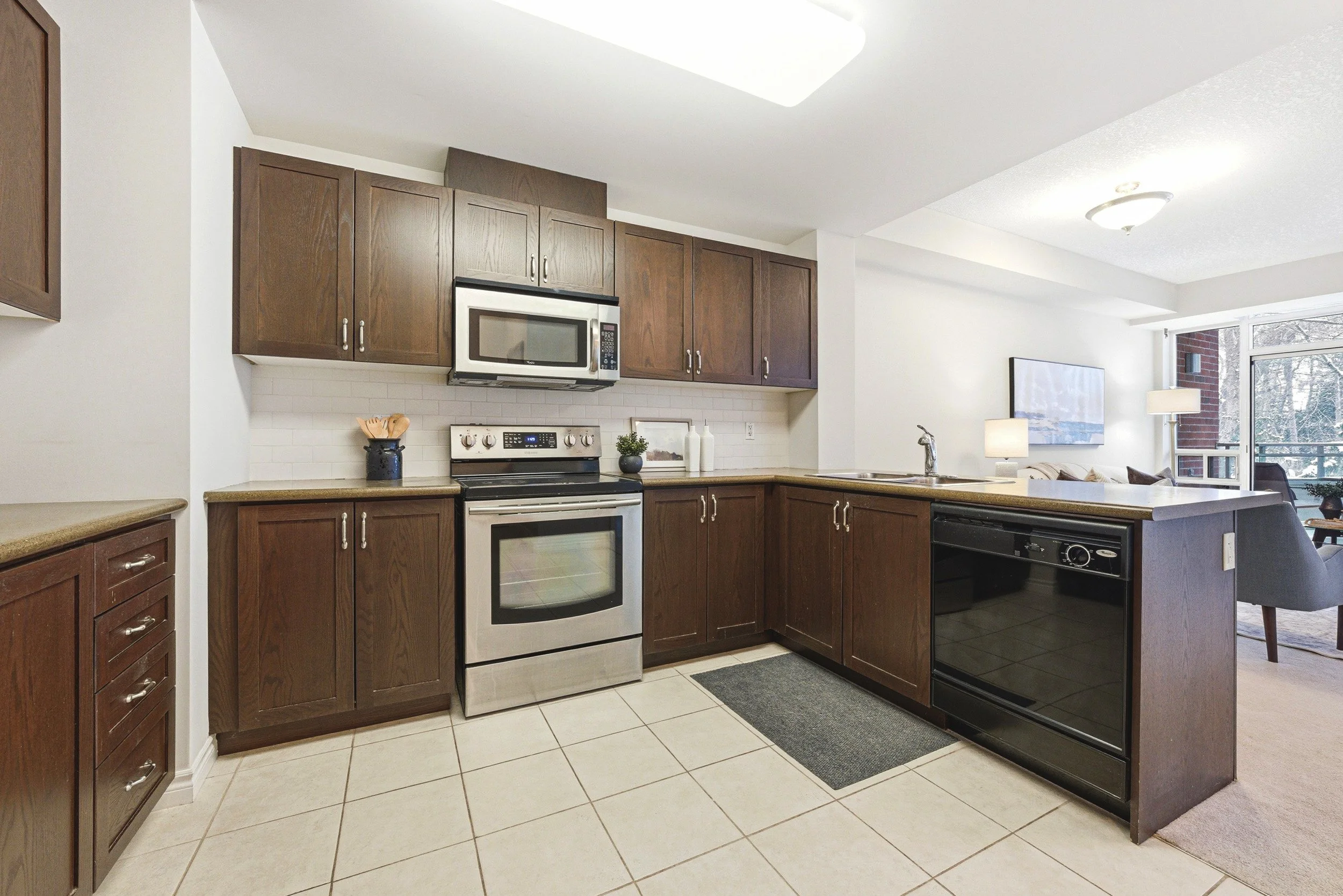 9 - 125 Wilson St W #214, Ancaster.jpg