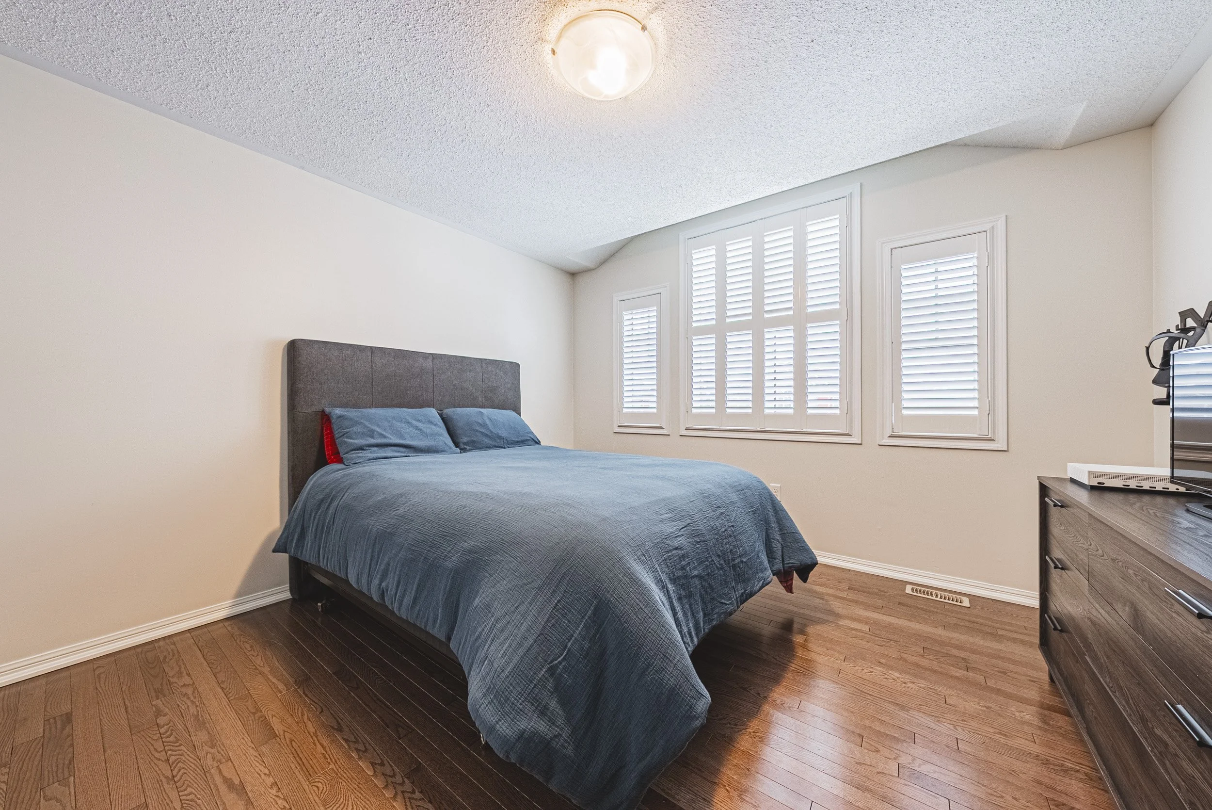 20 - 85 Peer Court, Ancaster.jpg