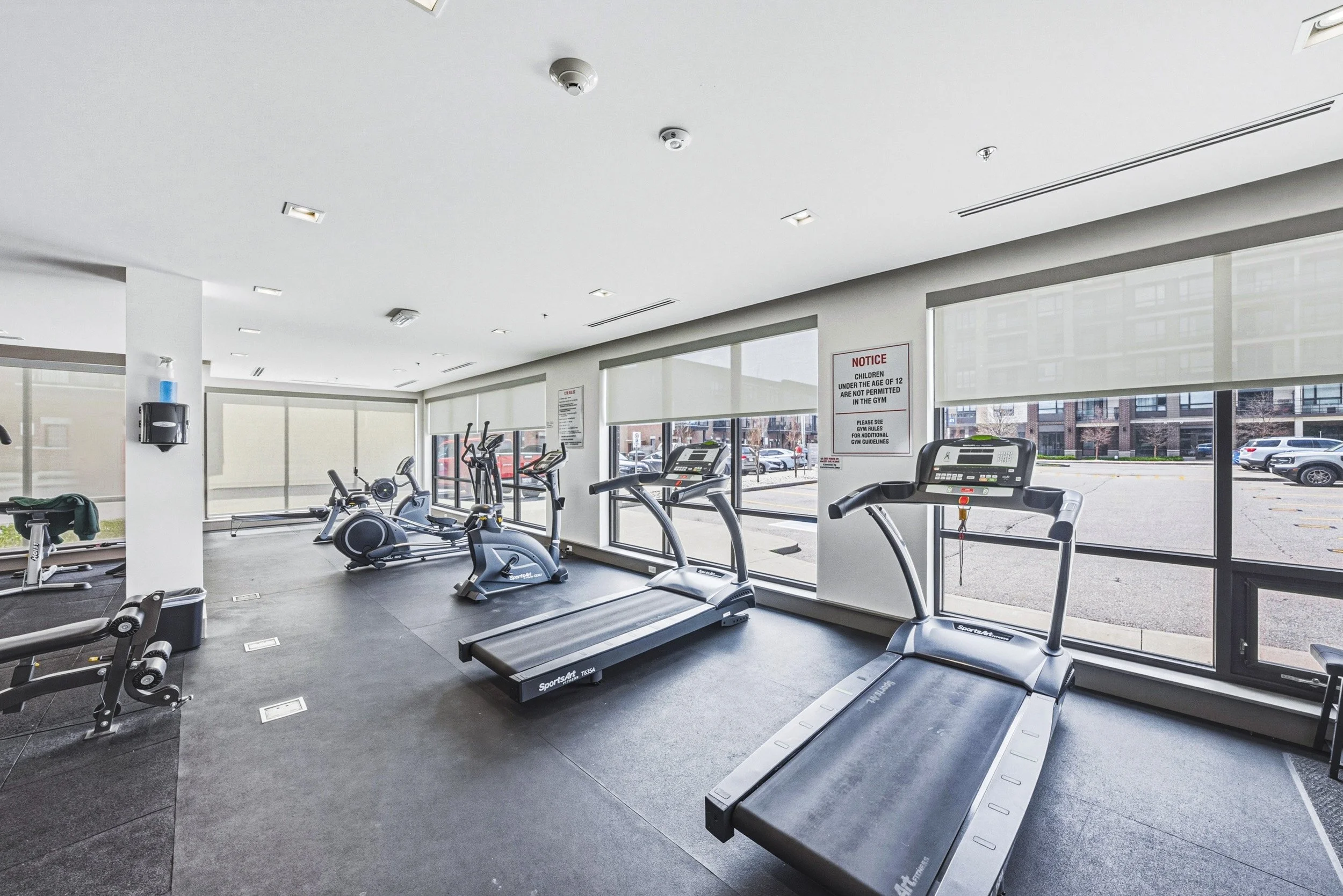 25 - 10 Esplanade Ln #519, Grimsby.jpg