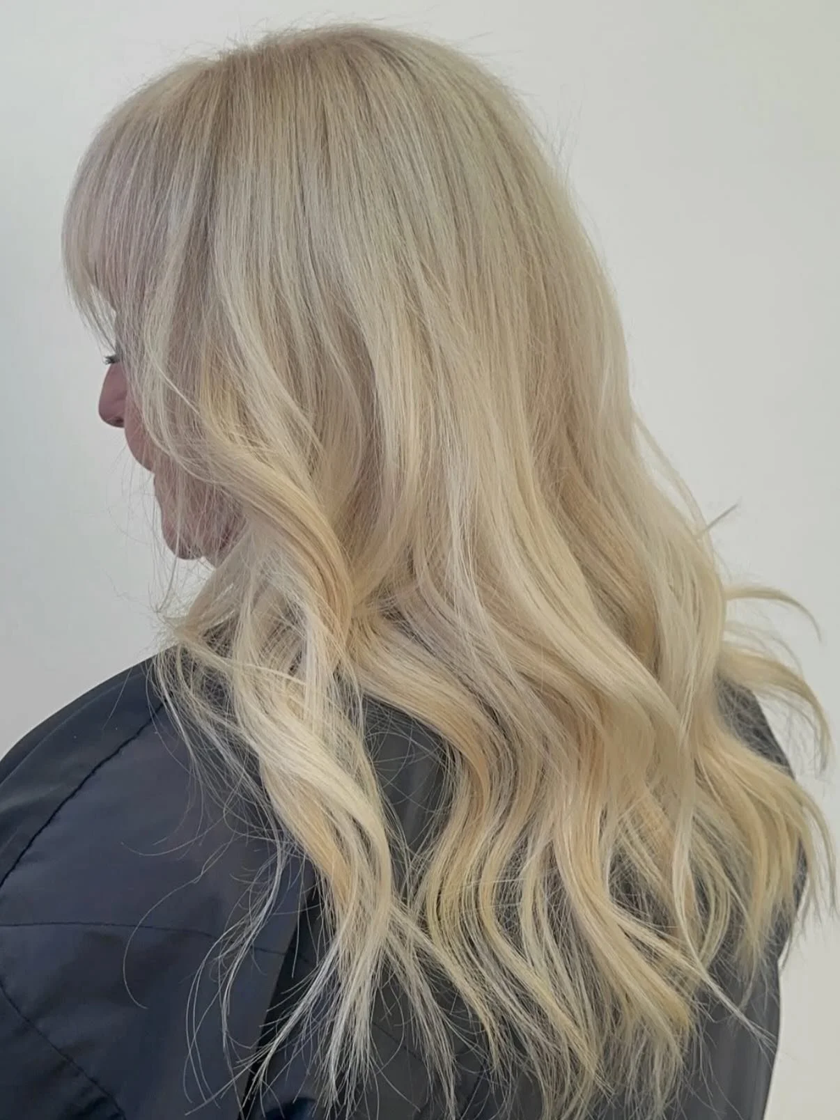 Grey coverage with a few highlights sprinkled in💫