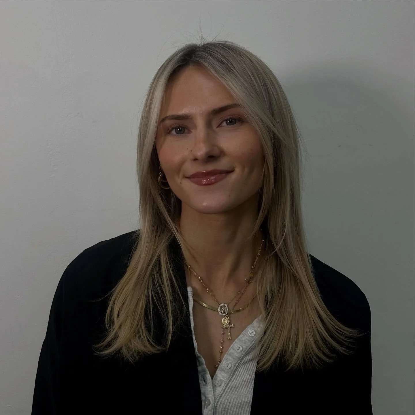 The weather warming up calls for brightening up your hair 👌🏻