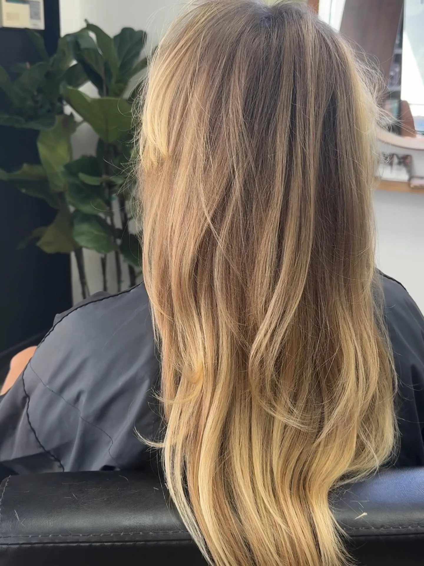 Reverse balayage for that lived in beach blonde look 💫

Feel like your alittle to blonde? Lacking dimension? Looking for an ultra low maintenance look? 

Ask your stylist about a reverse balayage!