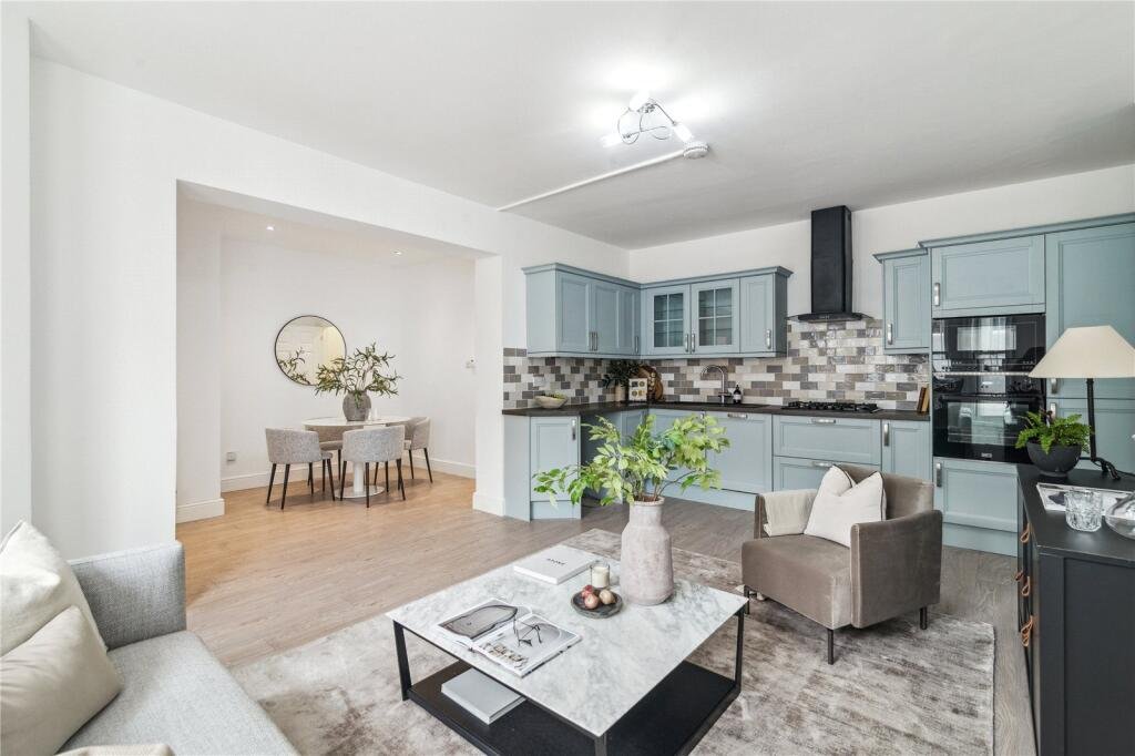 M+ Property: What £800,000 Buys You in the City, Country &amp; Coast