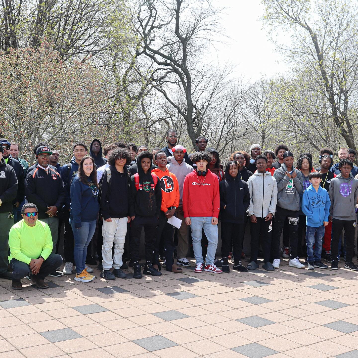 It&rsquo;s #EarthDay! Today, student-athletes from The Academy and @leohschicago came together for a service-learning project with @waukeganparkdistrict. 

Rev. Barbara Waller taught us about the ways we are all connected through the water of Lake Mi
